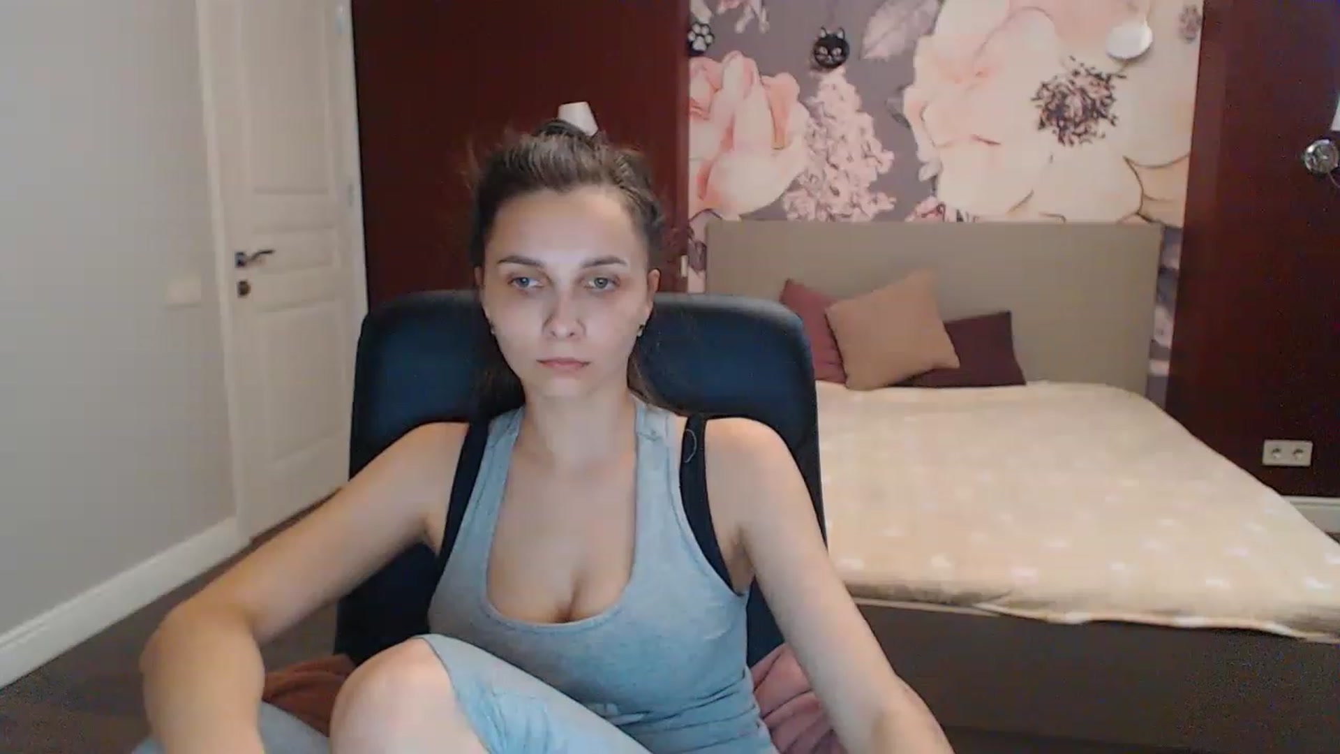 Gallery image thumbnail from Karina_Mils's myfreecams stream on, 06/16/2023, 16:17 image 8 of 20