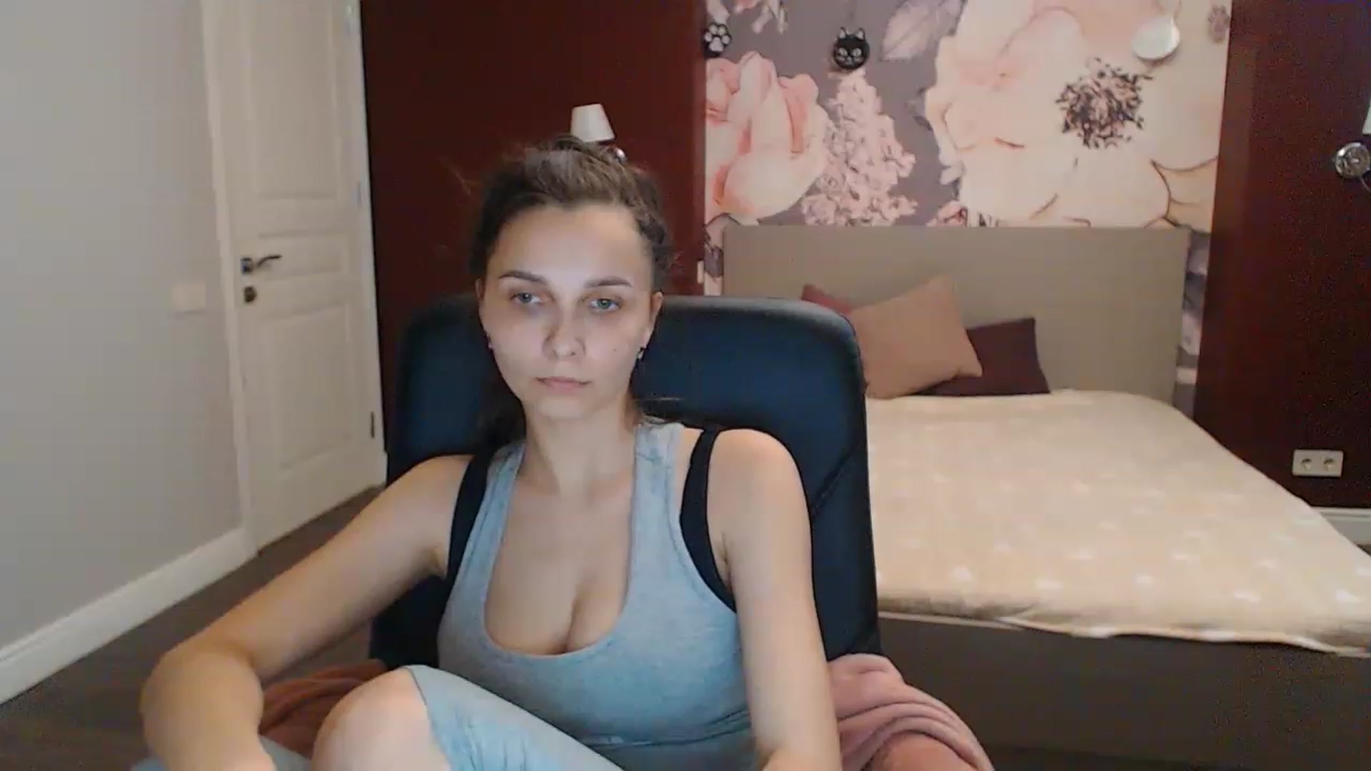 Gallery image thumbnail from Karina_Mils's myfreecams stream on, 06/16/2023, 16:17 image 14 of 20