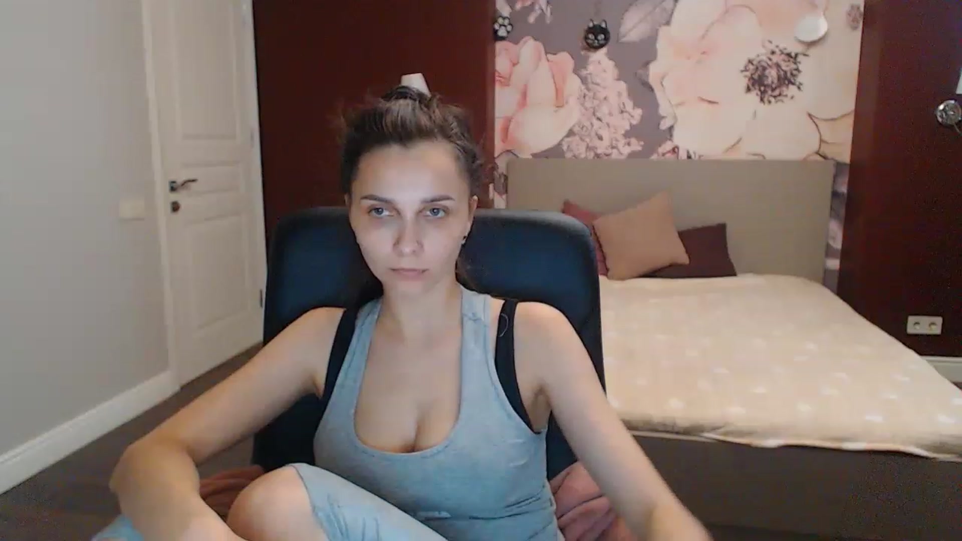 Gallery image thumbnail from Karina_Mils's myfreecams stream on, 06/16/2023, 16:17 image 10 of 20