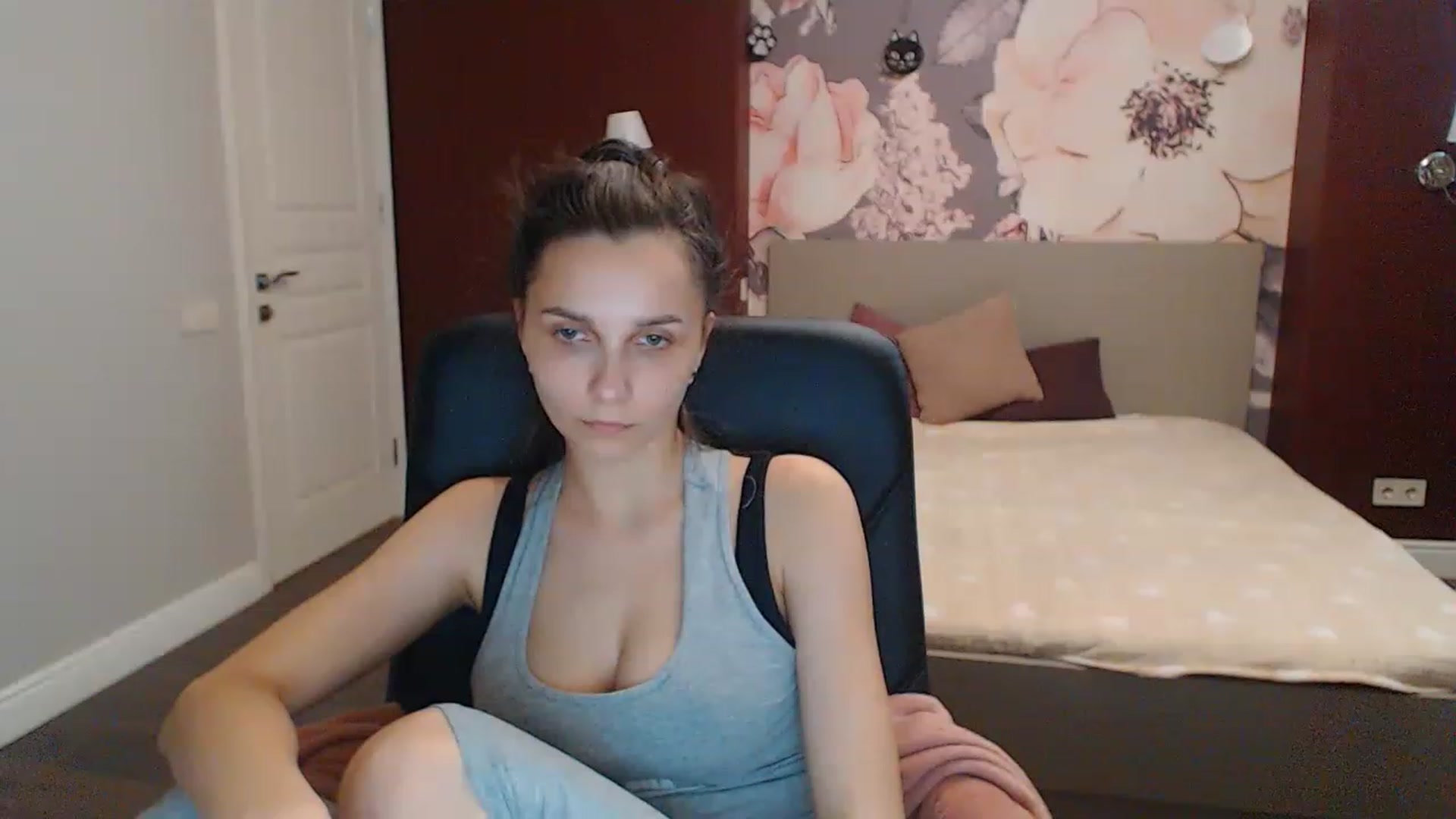 Gallery image thumbnail from Karina_Mils's myfreecams stream on, 06/16/2023, 16:17 image 12 of 20