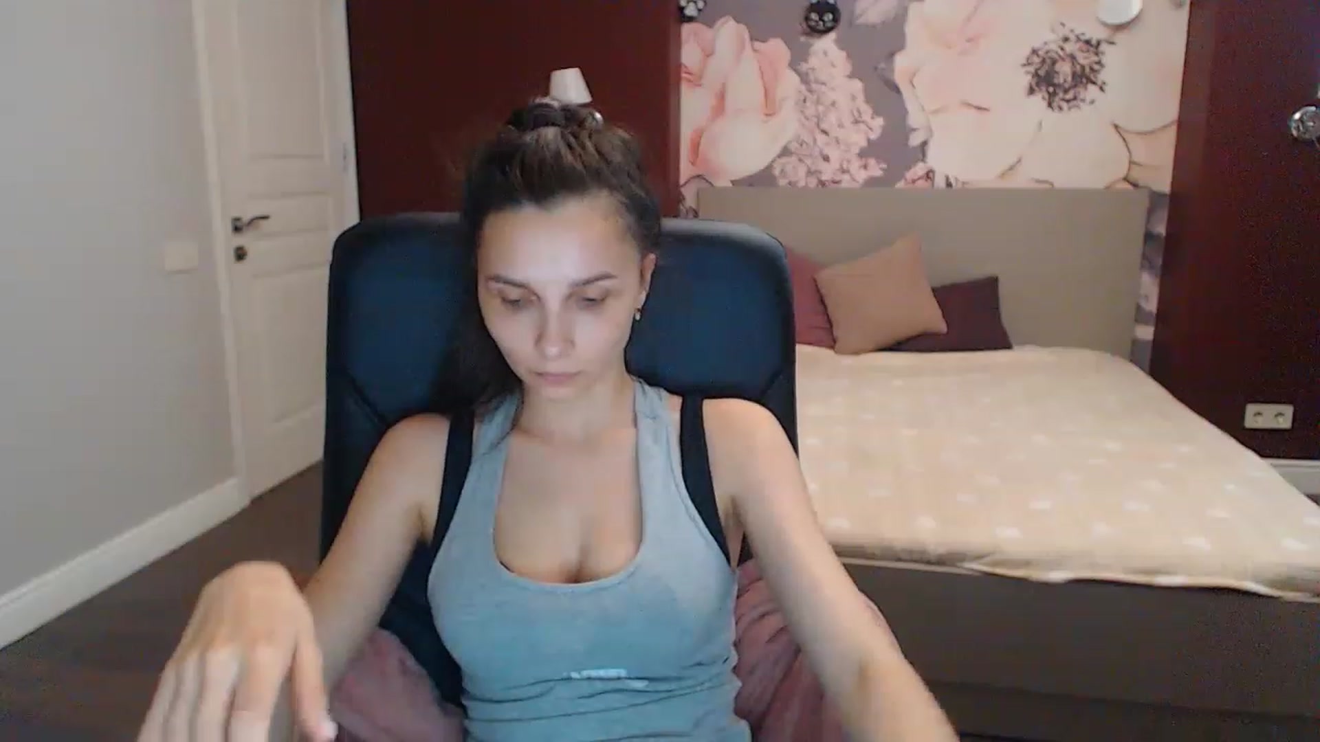 Gallery image thumbnail from Karina_Mils's myfreecams stream on, 06/16/2023, 16:17 image 6 of 20