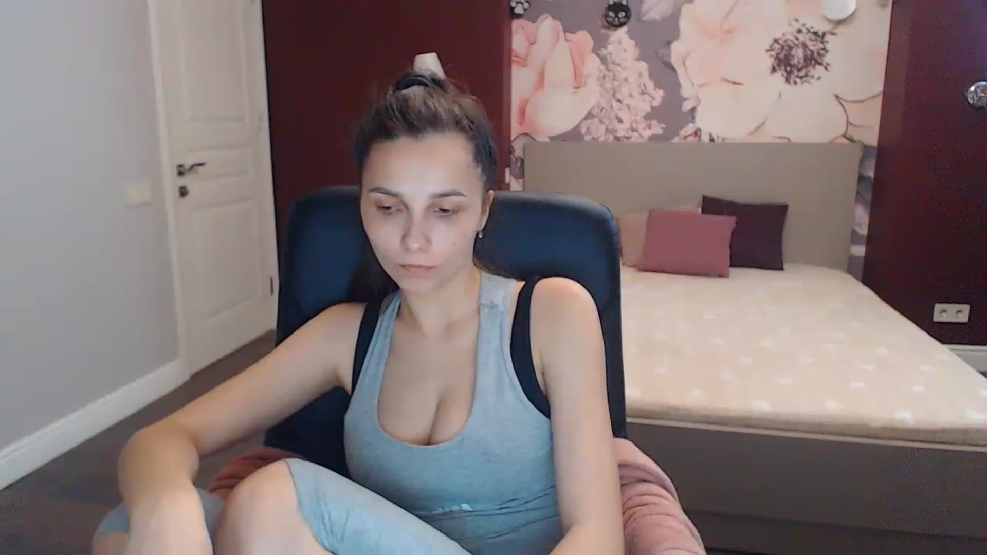 Gallery image thumbnail from Karina_Mils's myfreecams stream on, 06/17/2023, 14:03 image 12 of 20