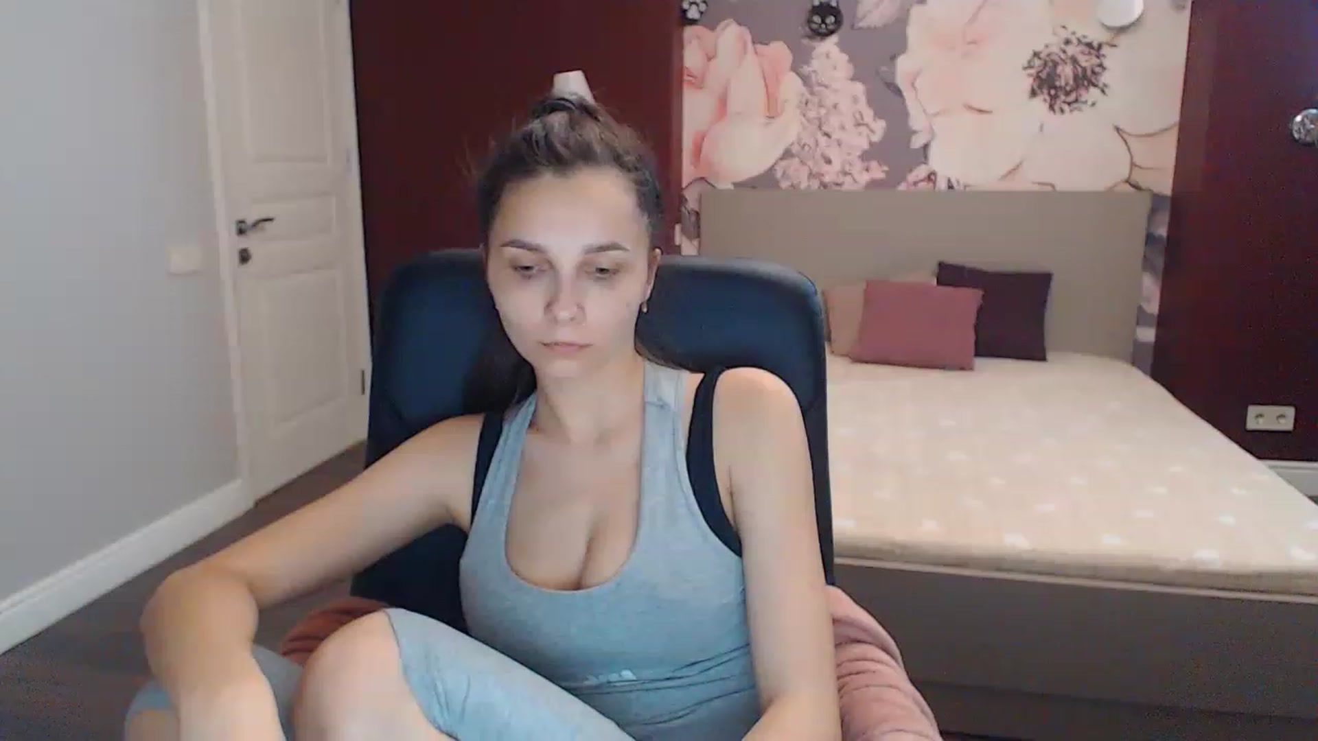 Gallery image thumbnail from Karina_Mils's myfreecams stream on, 06/17/2023, 14:03 image 7 of 20