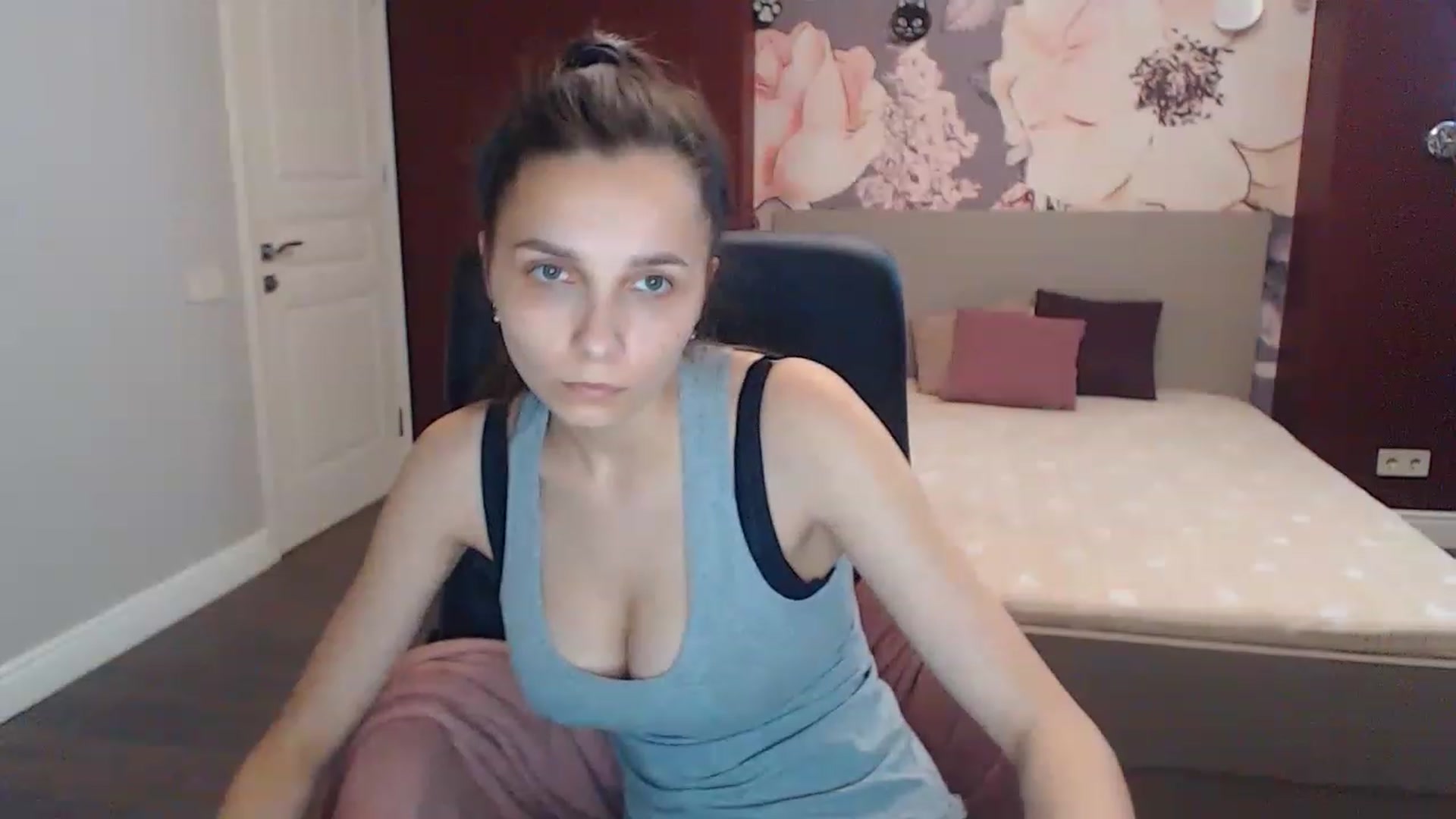 Gallery image thumbnail from Karina_Mils's myfreecams stream on, 06/17/2023, 14:03 image 13 of 20