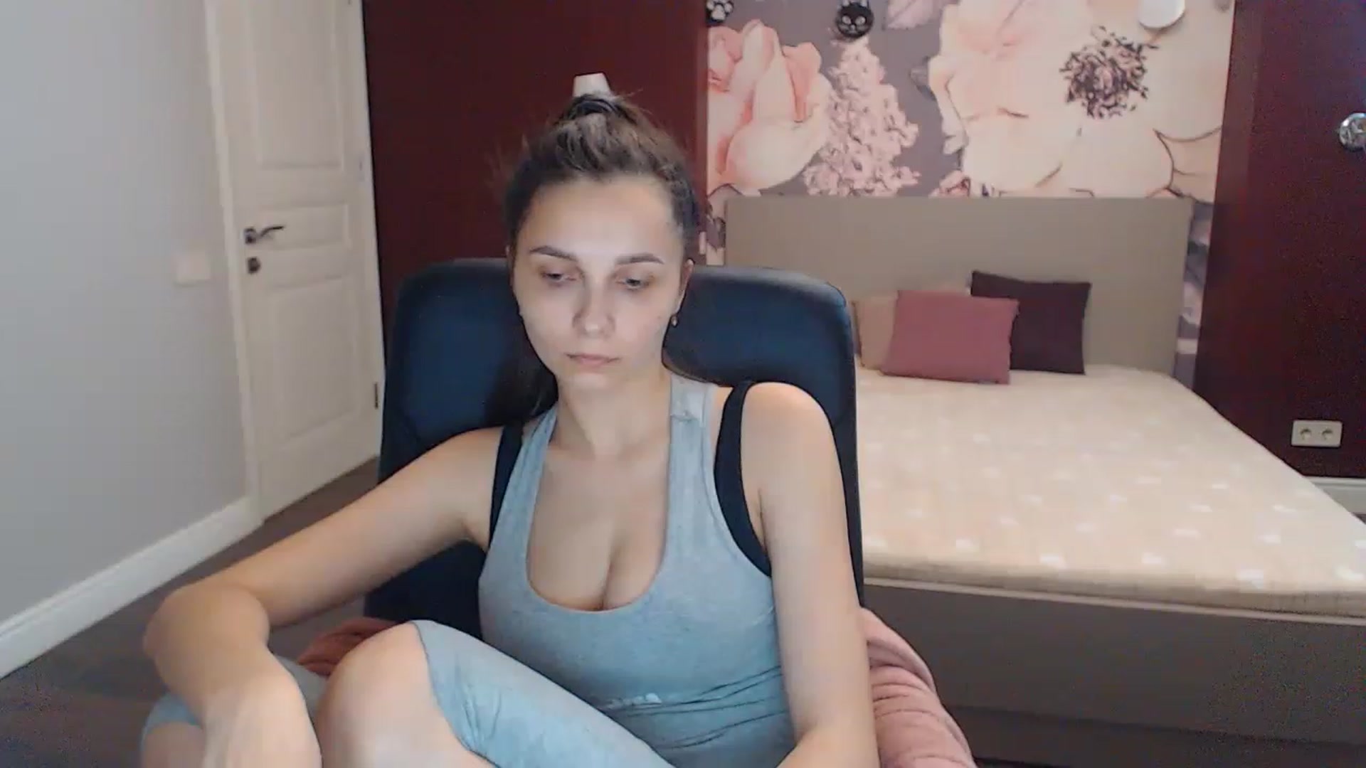 Gallery image thumbnail from Karina_Mils's myfreecams stream on, 06/17/2023, 14:03 image 6 of 20