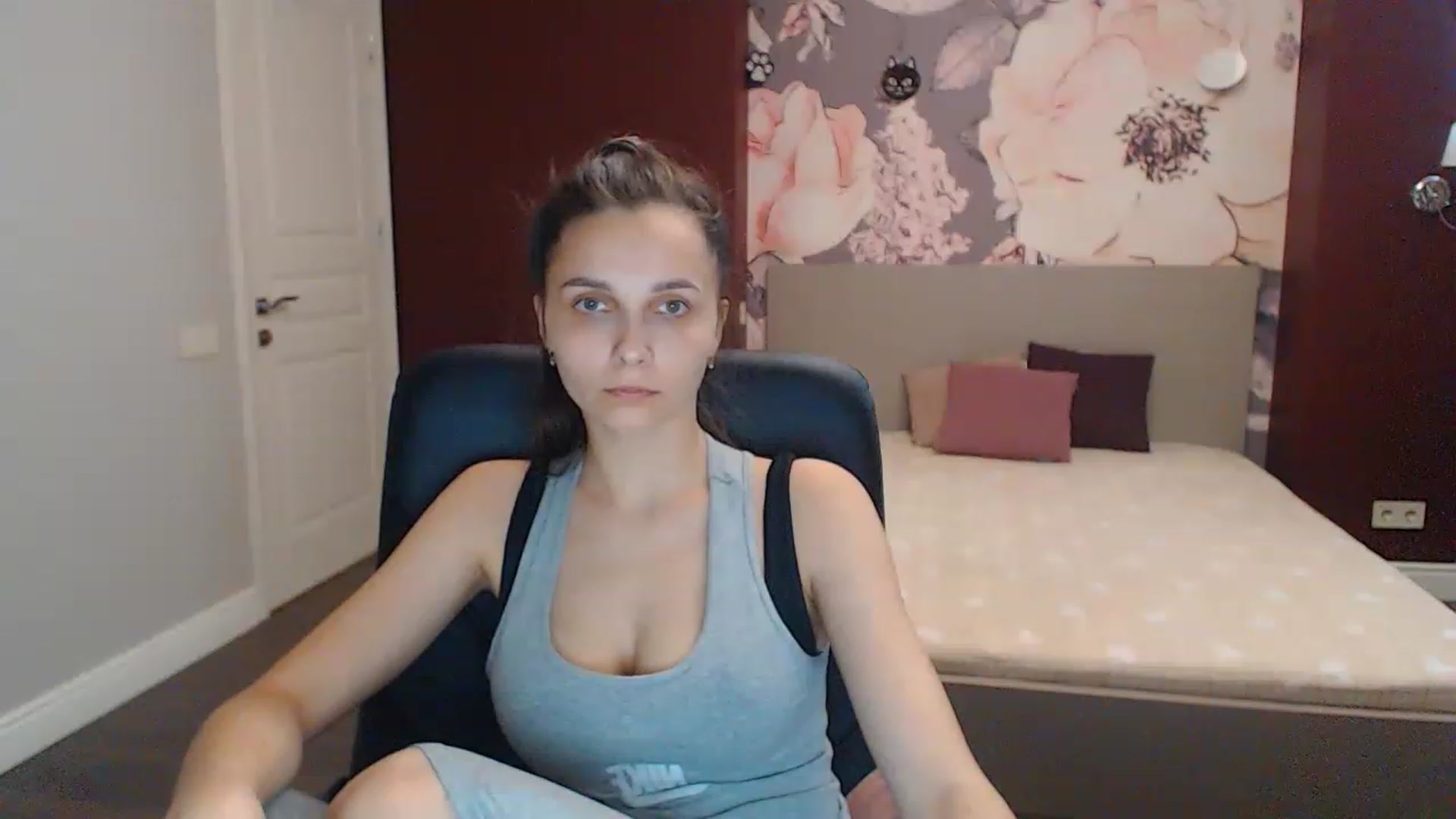 Gallery image thumbnail from Karina_Mils's myfreecams stream on, 06/17/2023, 15:57 image 14 of 20