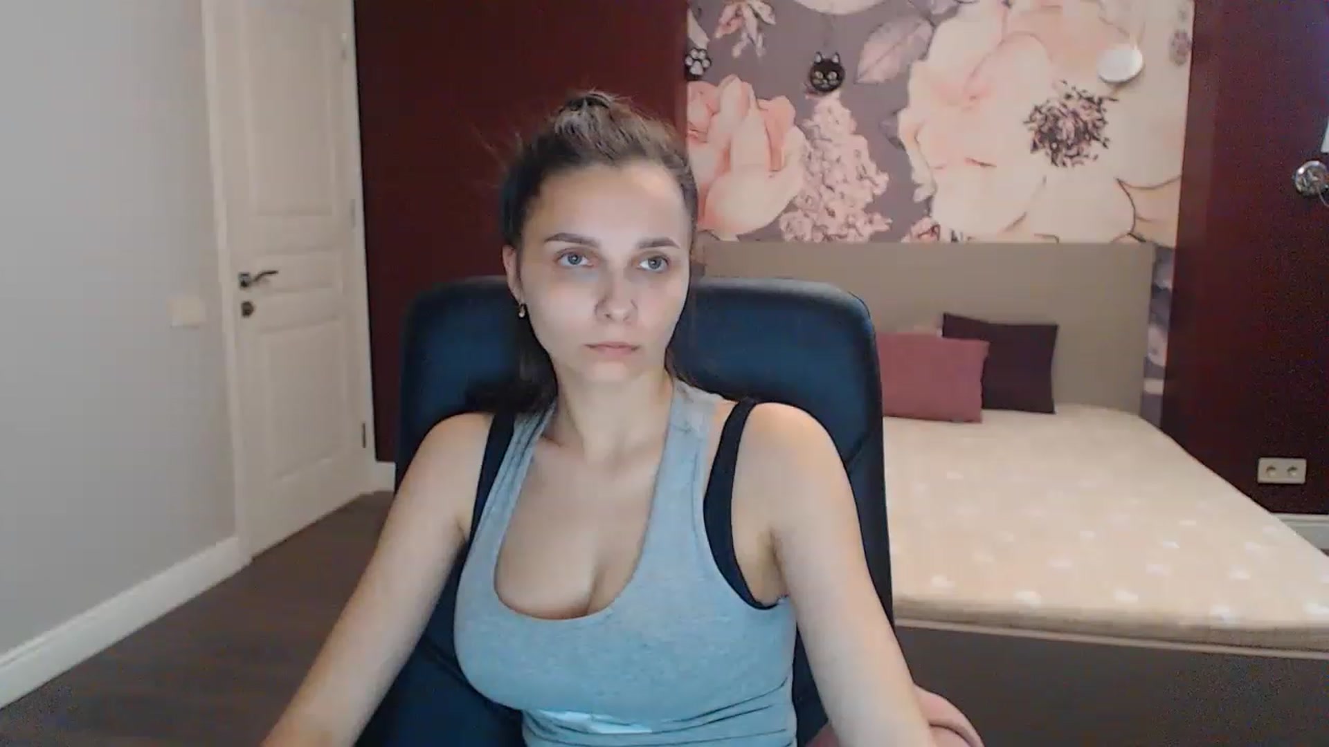 Gallery image thumbnail from Karina_Mils's myfreecams stream on, 06/17/2023, 15:57 image 4 of 20