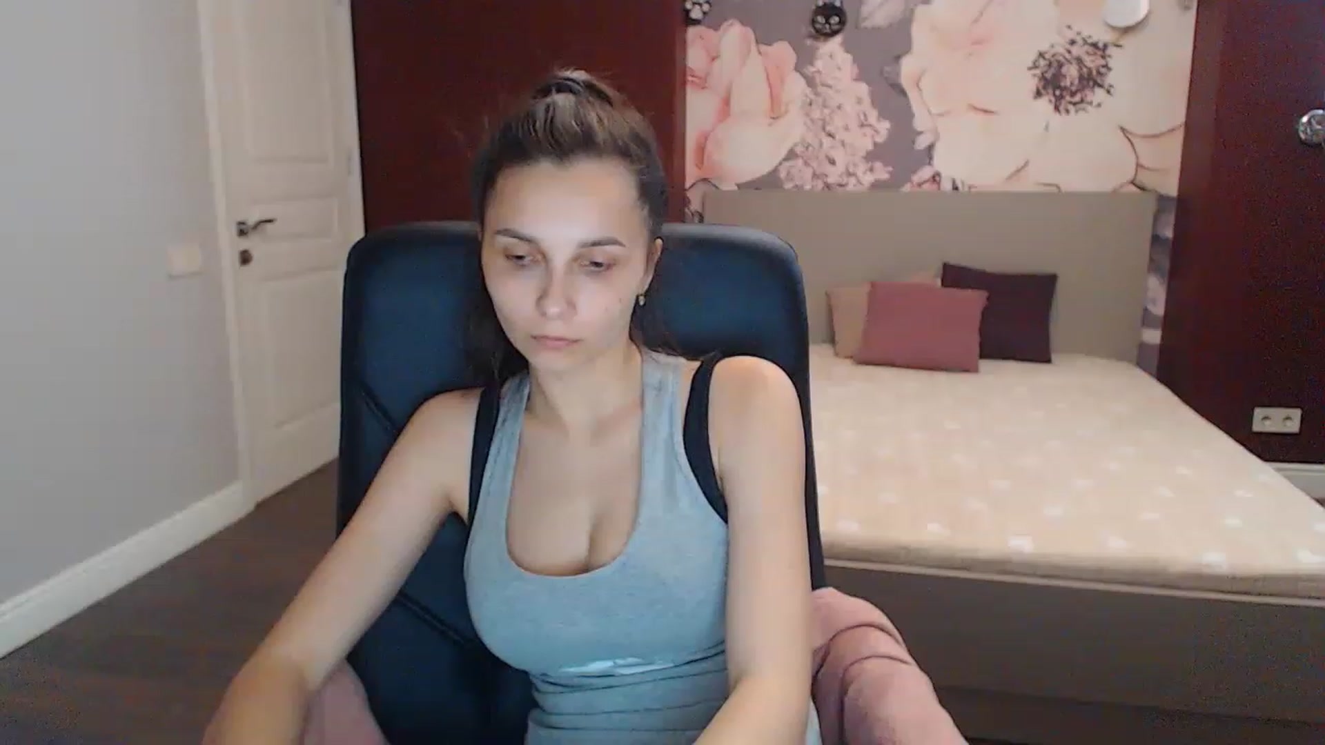 Gallery image thumbnail from Karina_Mils's myfreecams stream on, 06/17/2023, 15:57 image 3 of 20