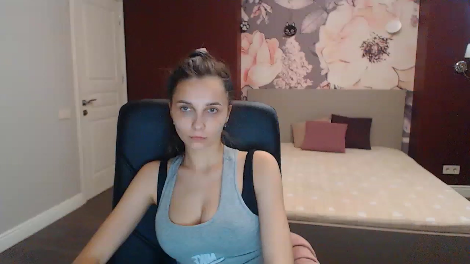 Gallery image thumbnail from Karina_Mils's myfreecams stream on, 06/17/2023, 15:57 image 18 of 20