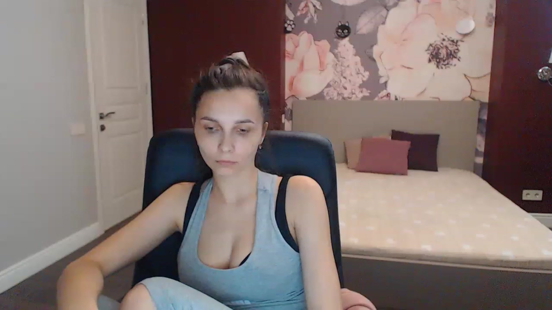 Gallery image thumbnail from Karina_Mils's myfreecams stream on, 06/17/2023, 15:57 image 12 of 20