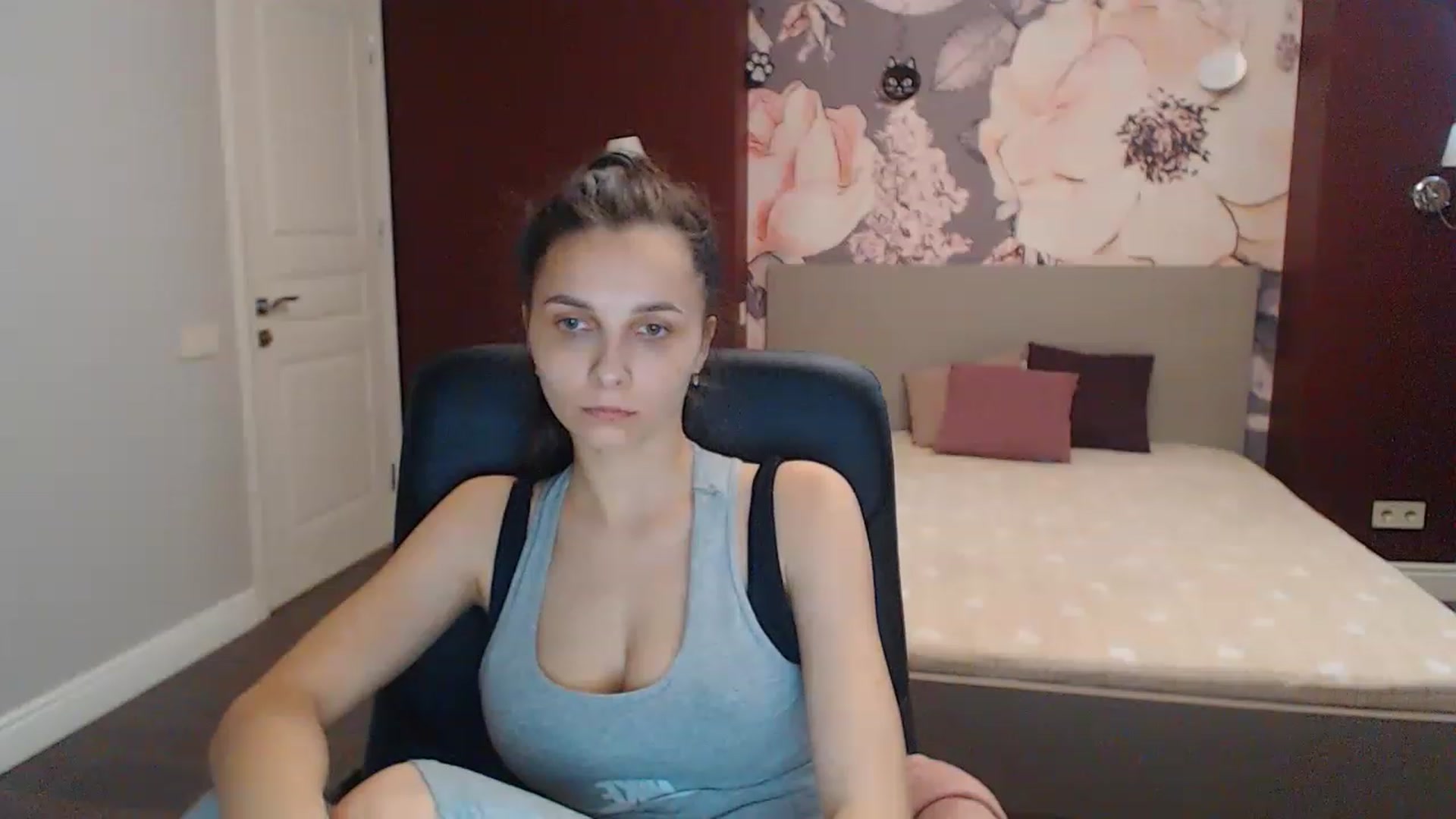 Gallery image thumbnail from Karina_Mils's myfreecams stream on, 06/17/2023, 15:57 image 15 of 20