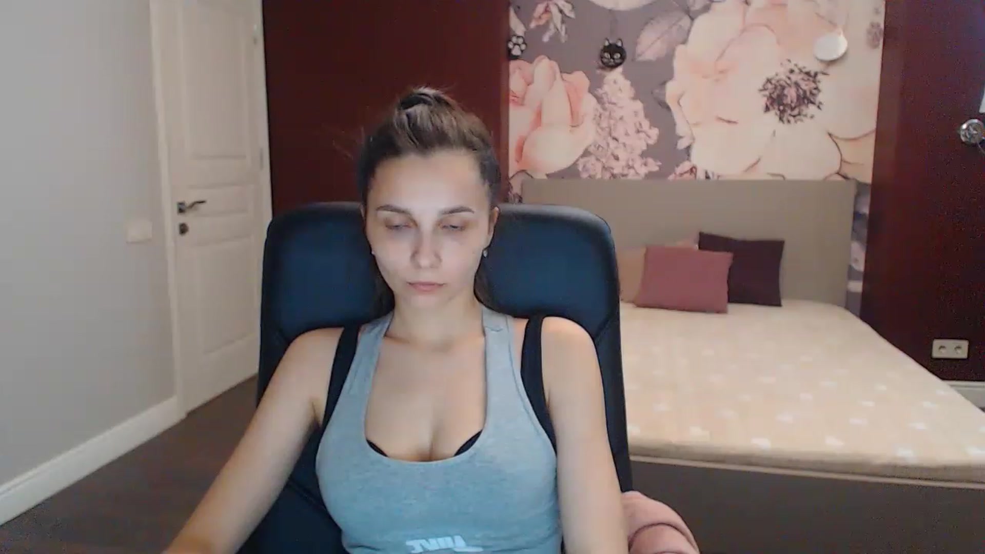 Gallery image thumbnail from Karina_Mils's myfreecams stream on, 06/17/2023, 15:57 image 8 of 20