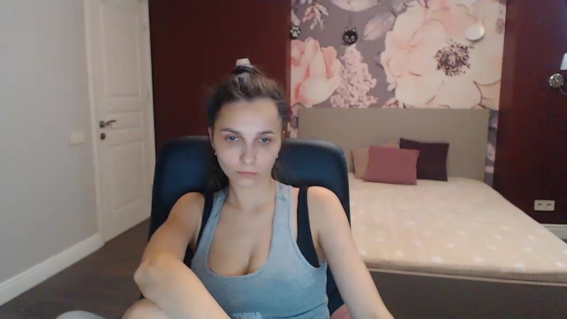 Gallery image thumbnail from Karina_Mils's myfreecams stream on, 06/17/2023, 15:57 image 17 of 20