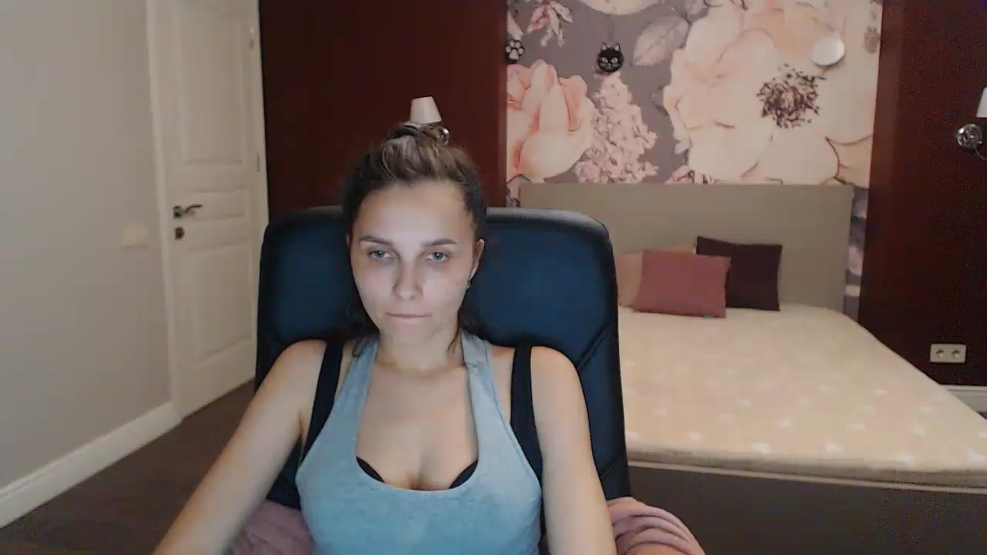 Gallery image thumbnail from Karina_Mils's myfreecams stream on, 06/17/2023, 17:05 image 16 of 20