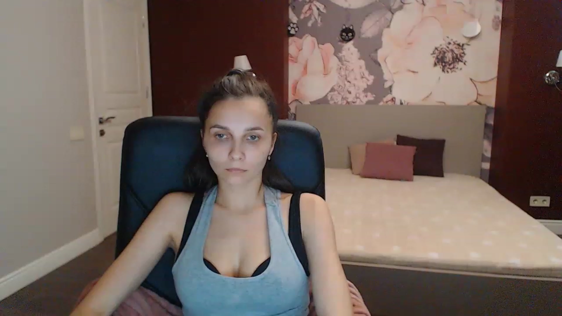 Gallery image thumbnail from Karina_Mils's myfreecams stream on, 06/17/2023, 17:05 image 3 of 20