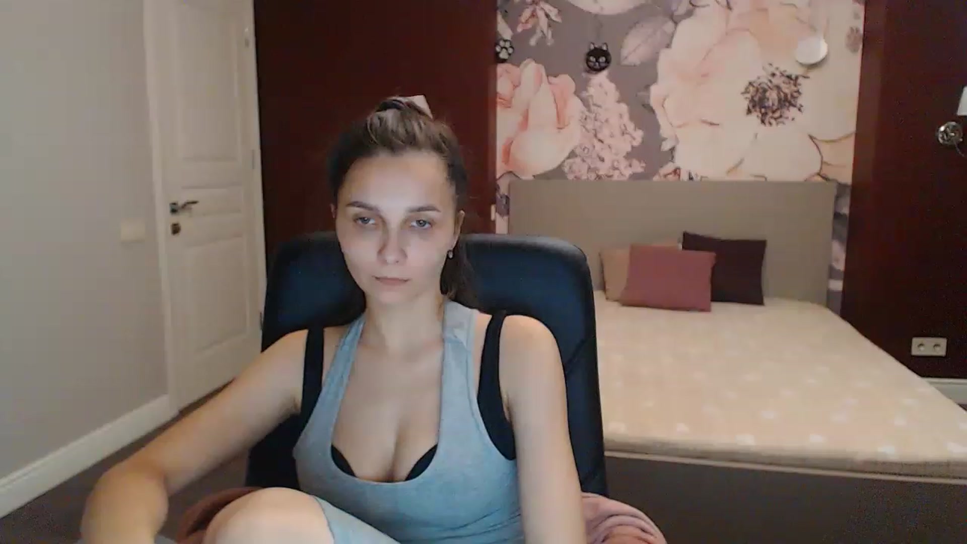 Gallery image thumbnail from Karina_Mils's myfreecams stream on, 06/17/2023, 17:05 image 7 of 20