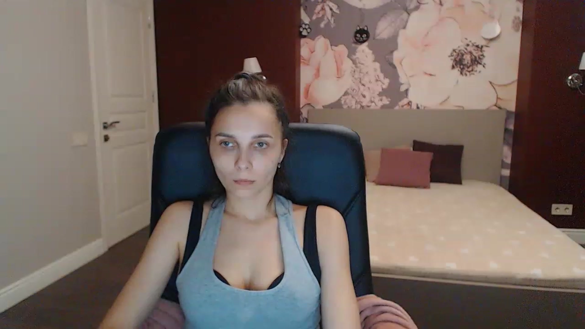 Gallery image thumbnail from Karina_Mils's myfreecams stream on, 06/17/2023, 17:05 image 15 of 20