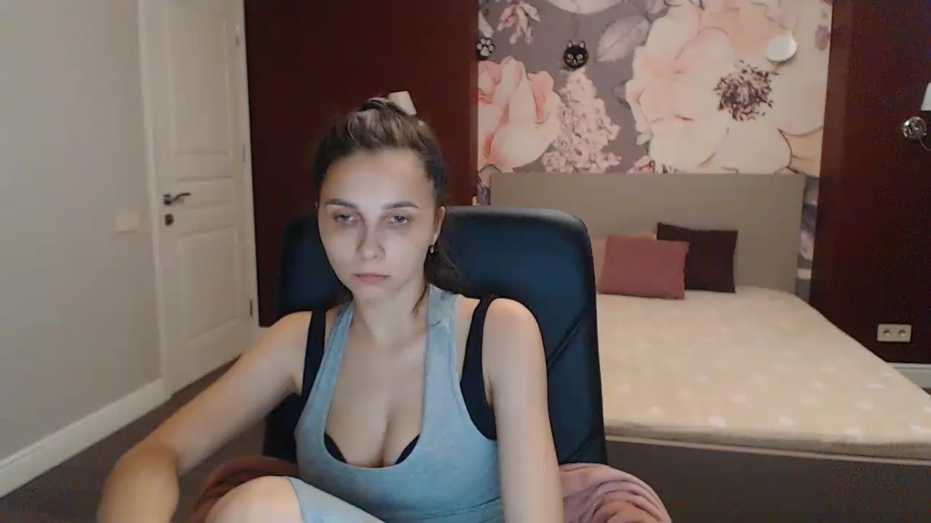 Gallery image thumbnail from Karina_Mils's myfreecams stream on, 06/17/2023, 17:05 image 12 of 20