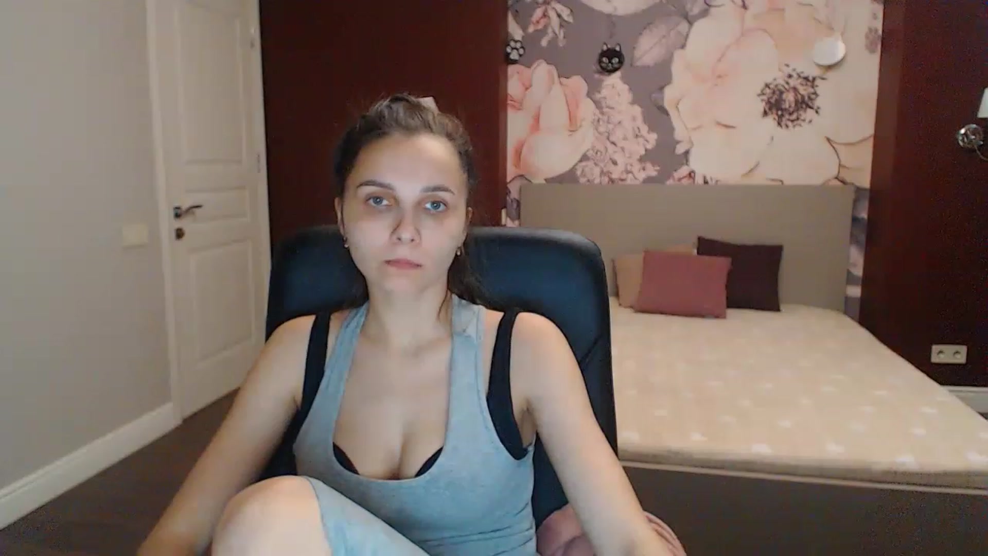 Gallery image thumbnail from Karina_Mils's myfreecams stream on, 06/17/2023, 17:05 image 9 of 20
