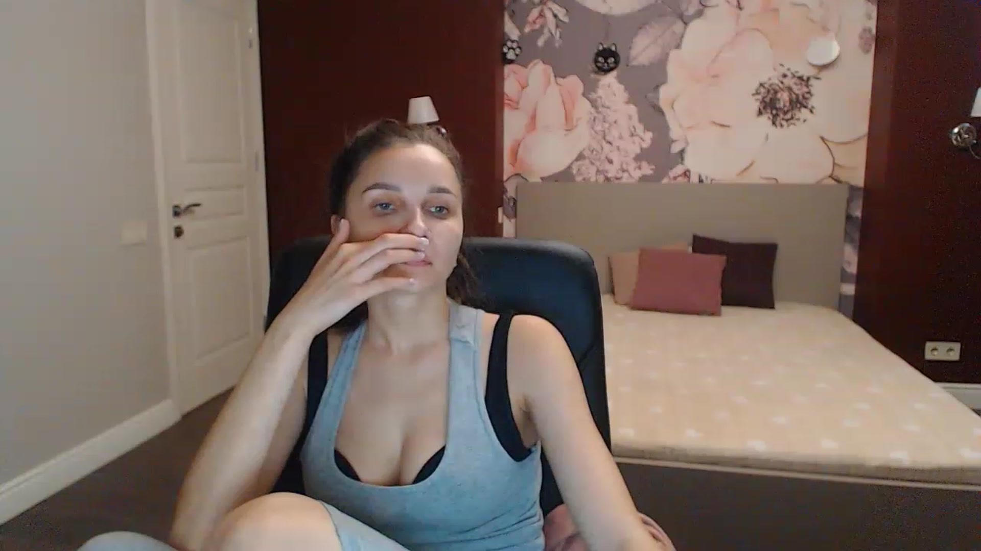 Gallery image thumbnail from Karina_Mils's myfreecams stream on, 06/17/2023, 17:05 image 6 of 20