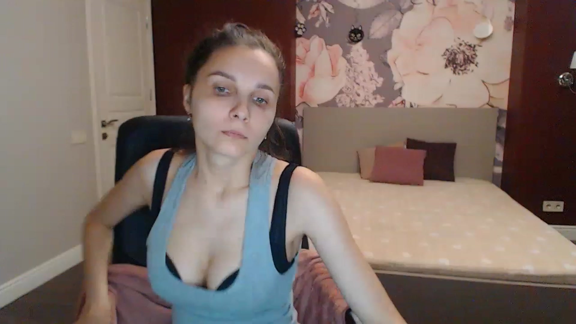 Gallery image thumbnail from Karina_Mils's myfreecams stream on, 06/17/2023, 17:05 image 8 of 20