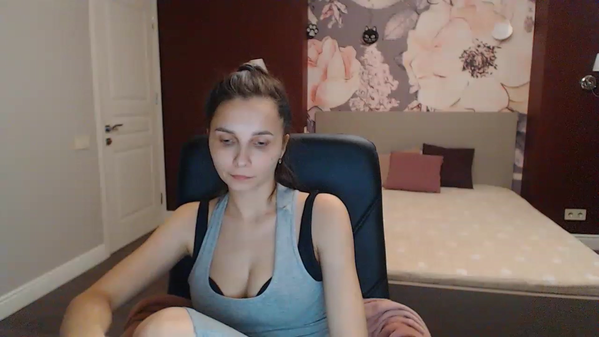 Gallery image thumbnail from Karina_Mils's myfreecams stream on, 06/17/2023, 17:05 image 13 of 20