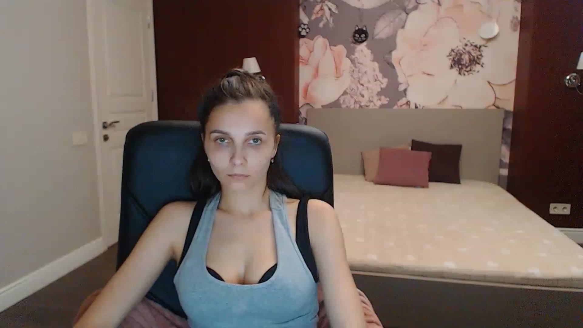 Gallery image thumbnail from Karina_Mils's myfreecams stream on, 06/17/2023, 17:05 image 1 of 20