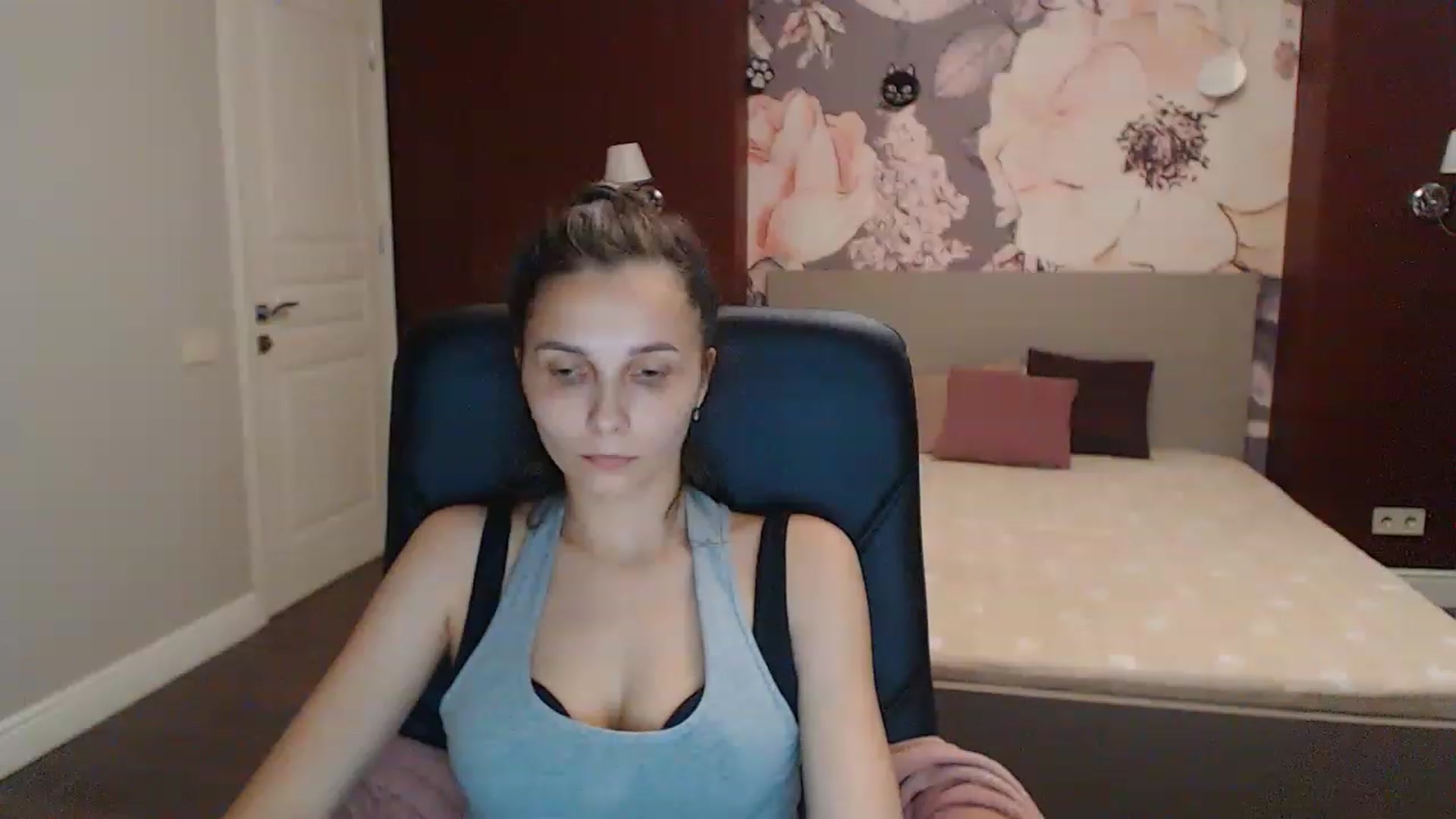 Gallery image thumbnail from Karina_Mils's myfreecams stream on, 06/17/2023, 17:05 image 17 of 20