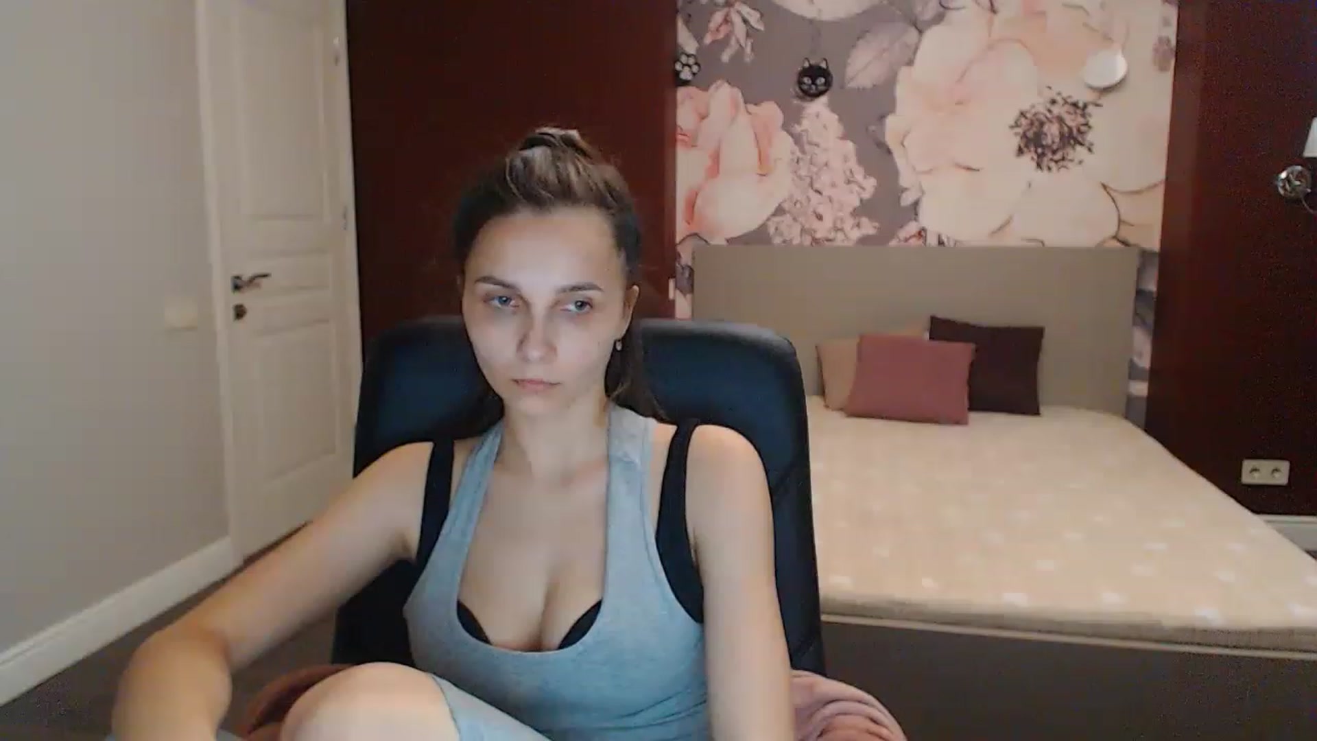 Gallery image thumbnail from Karina_Mils's myfreecams stream on, 06/17/2023, 17:05 image 5 of 20