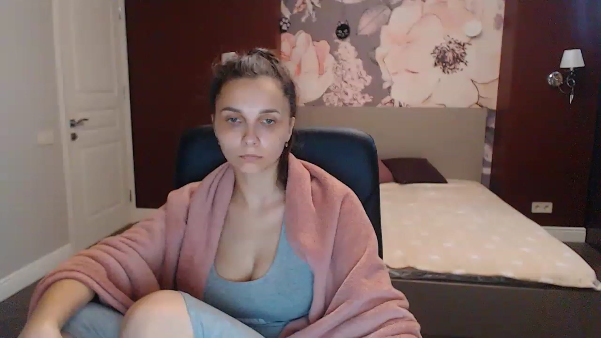 Gallery image thumbnail from Karina_Mils's myfreecams stream on, 06/26/2023, 09:01 image 8 of 20