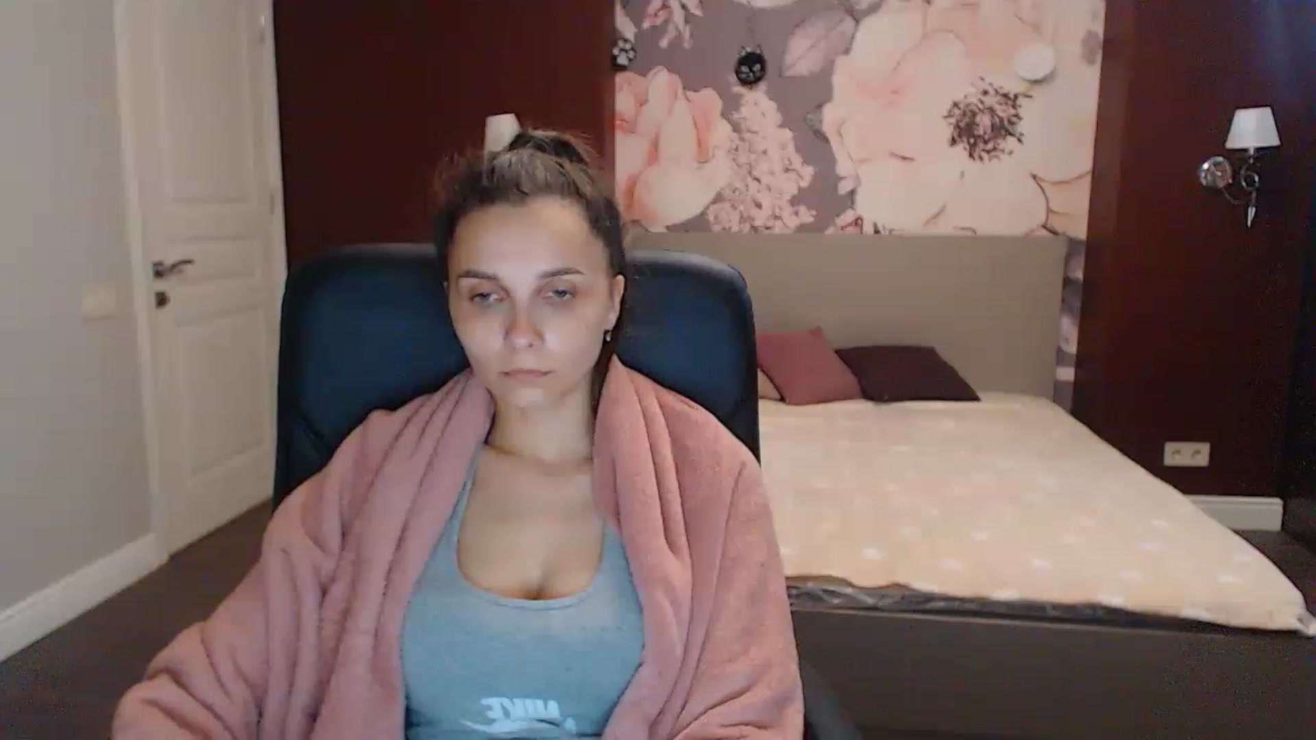 Gallery image thumbnail from Karina_Mils's myfreecams stream on, 06/26/2023, 09:01 image 5 of 20