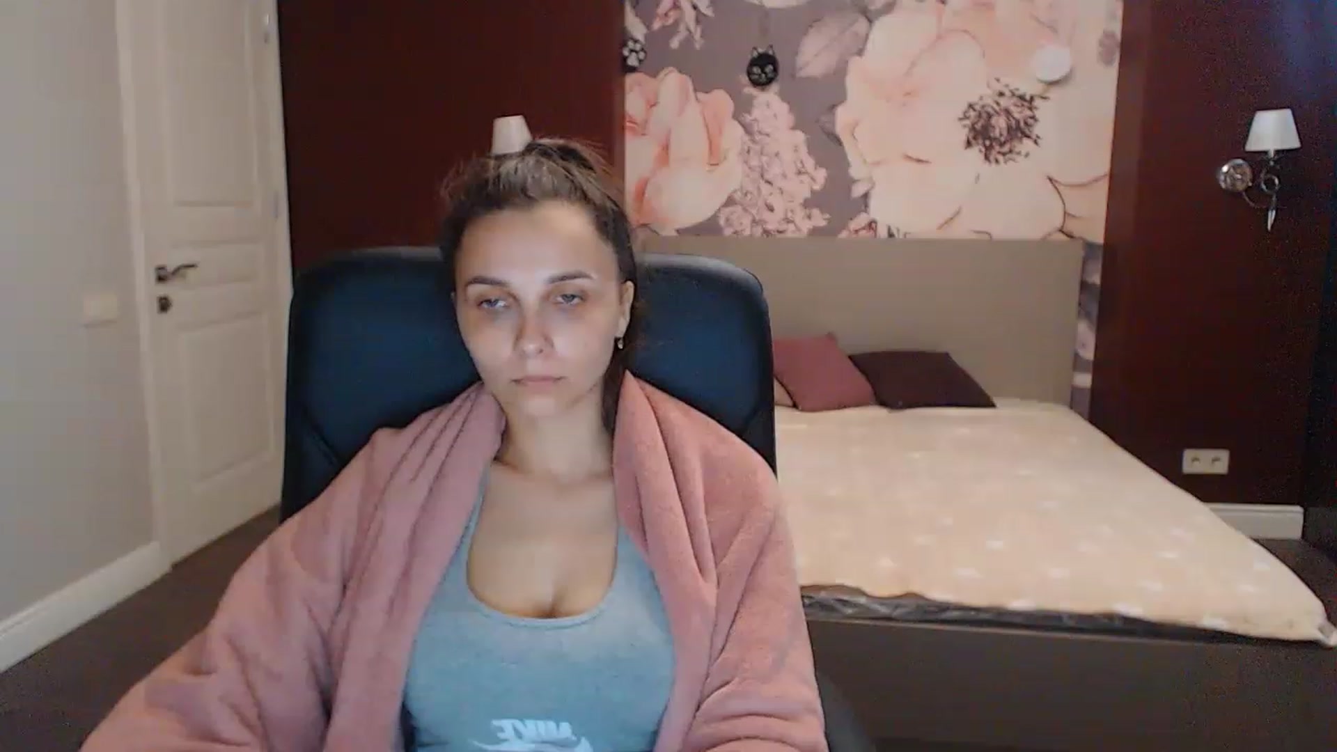 Gallery image thumbnail from Karina_Mils's myfreecams stream on, 06/26/2023, 09:01 image 6 of 20