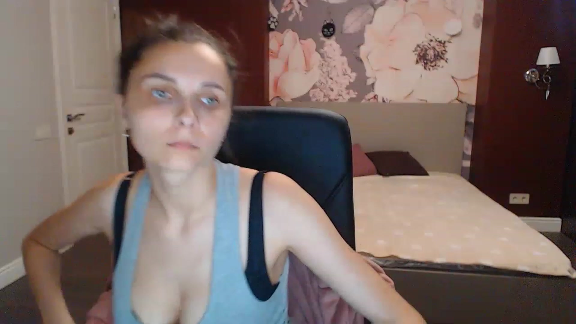 Gallery image thumbnail from Karina_Mils's myfreecams stream on, 06/26/2023, 09:01 image 16 of 20