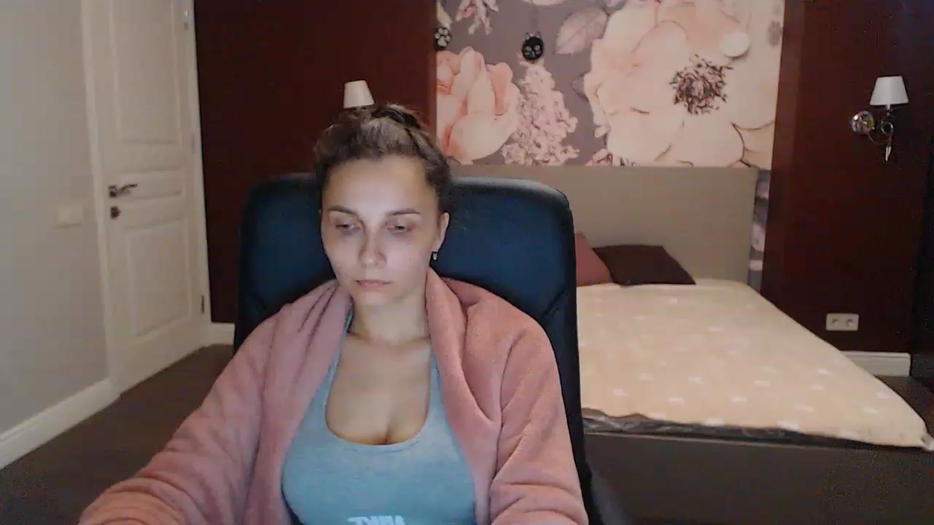 Gallery image thumbnail from Karina_Mils's myfreecams stream on, 06/26/2023, 09:01 image 13 of 20