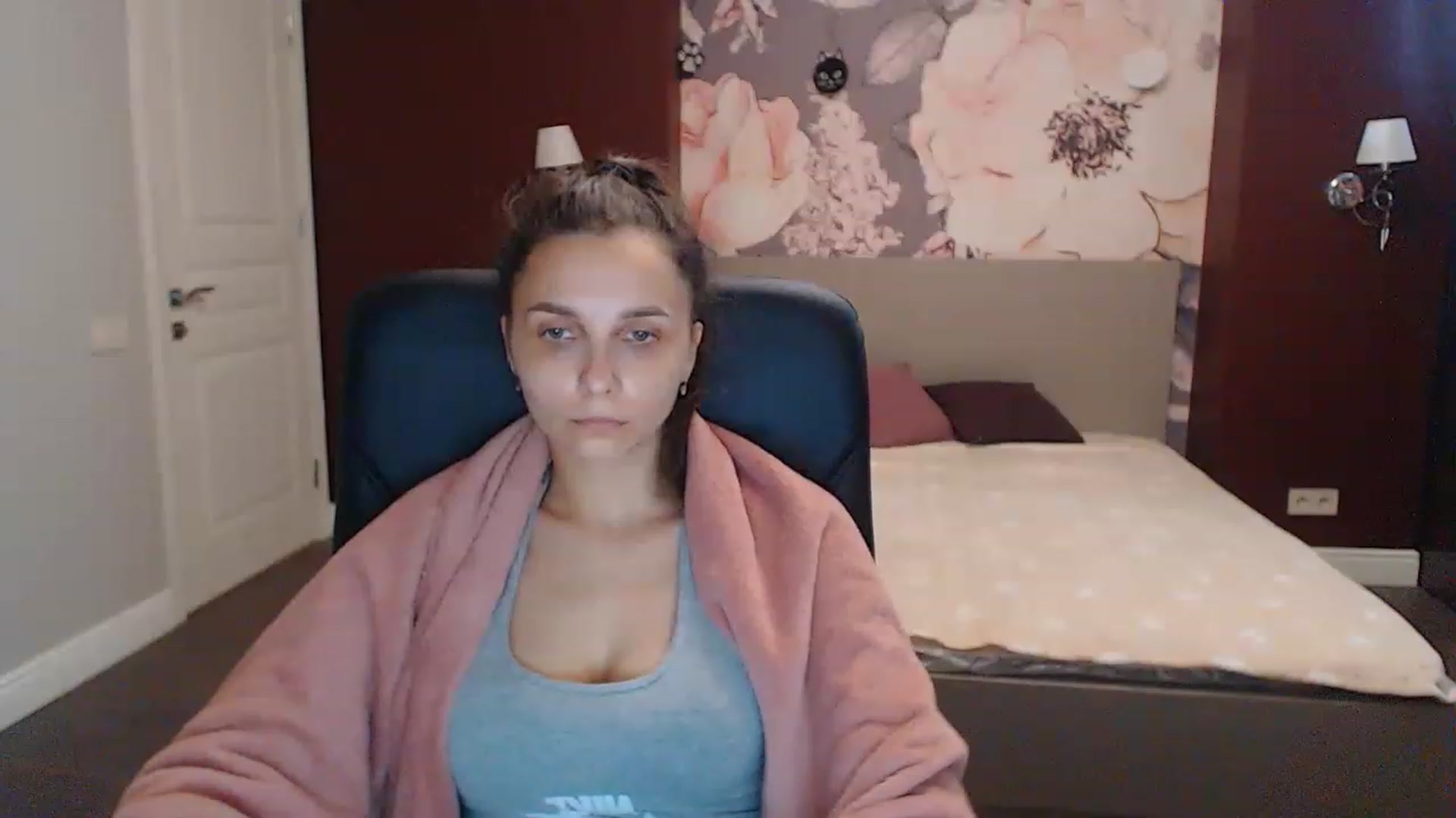 Gallery image thumbnail from Karina_Mils's myfreecams stream on, 06/26/2023, 09:01 image 10 of 20