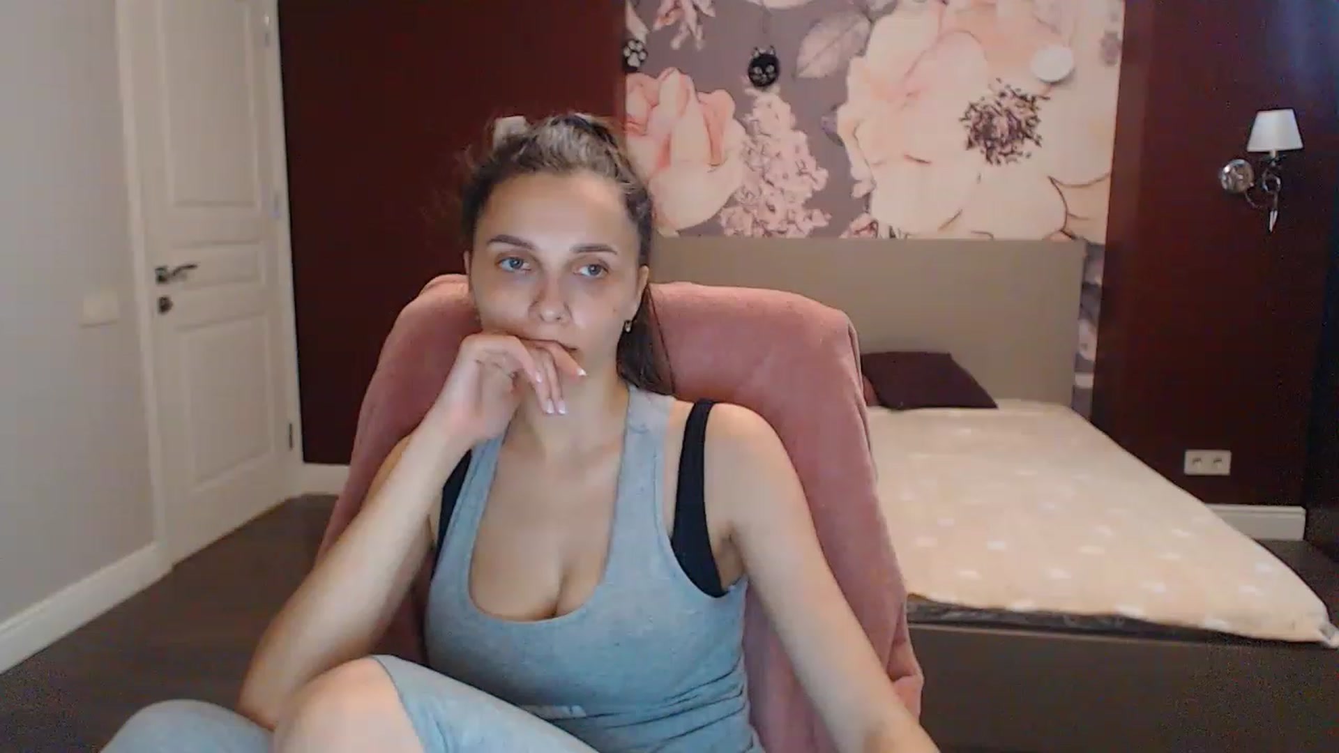 Gallery image thumbnail from Karina_Mils's myfreecams stream on, 06/26/2023, 09:01 image 3 of 20