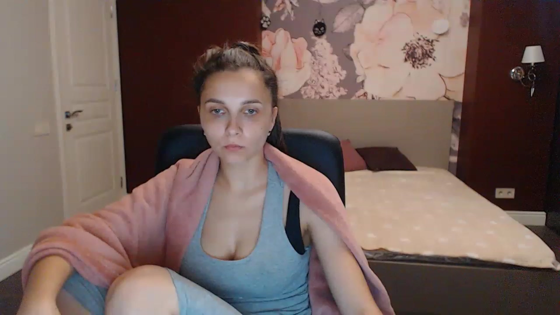 Gallery image thumbnail from Karina_Mils's myfreecams stream on, 06/26/2023, 09:01 image 14 of 20