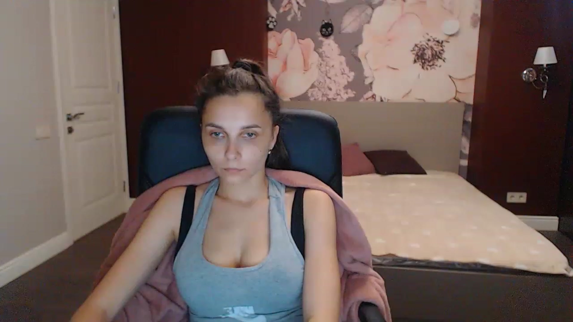 Gallery image thumbnail from Karina_Mils's myfreecams stream on, 06/26/2023, 09:01 image 15 of 20