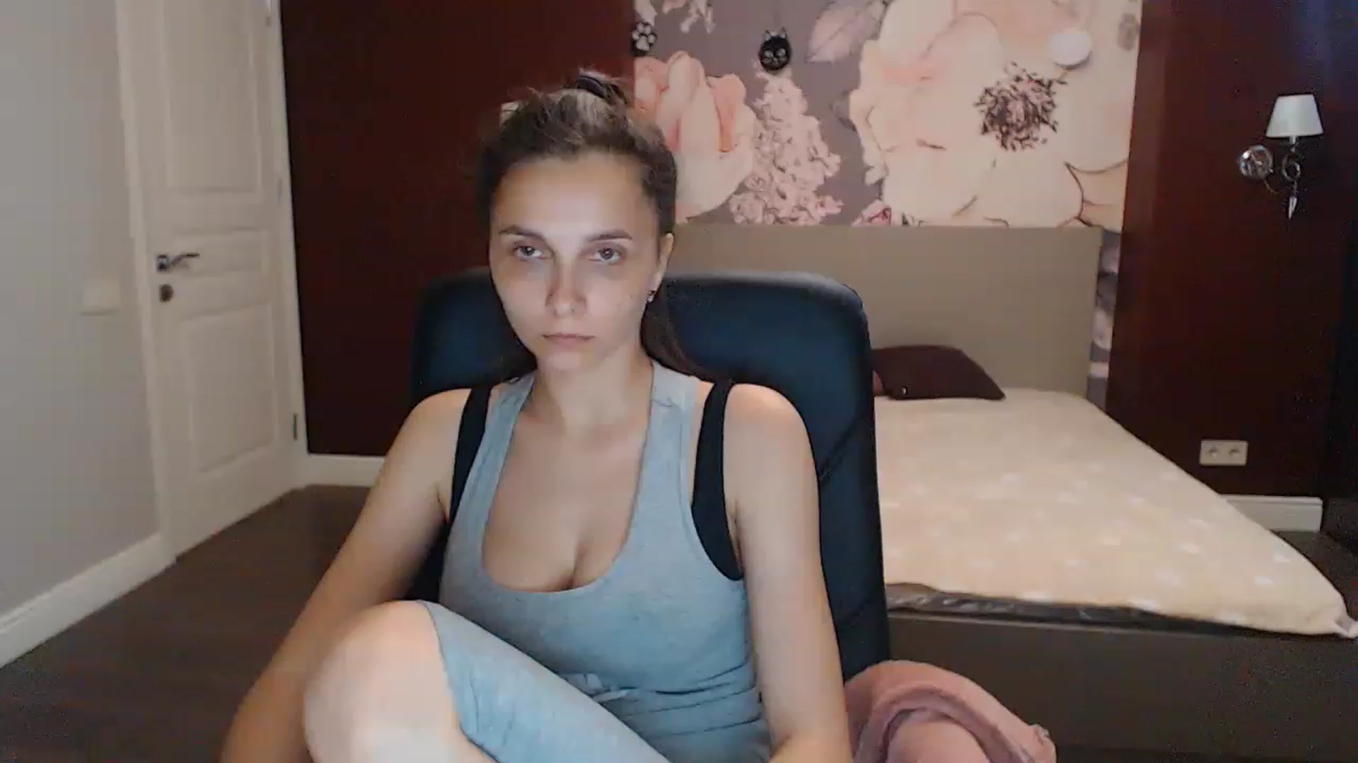 Gallery image thumbnail from Karina_Mils's myfreecams stream on, 06/26/2023, 10:50 image 15 of 20