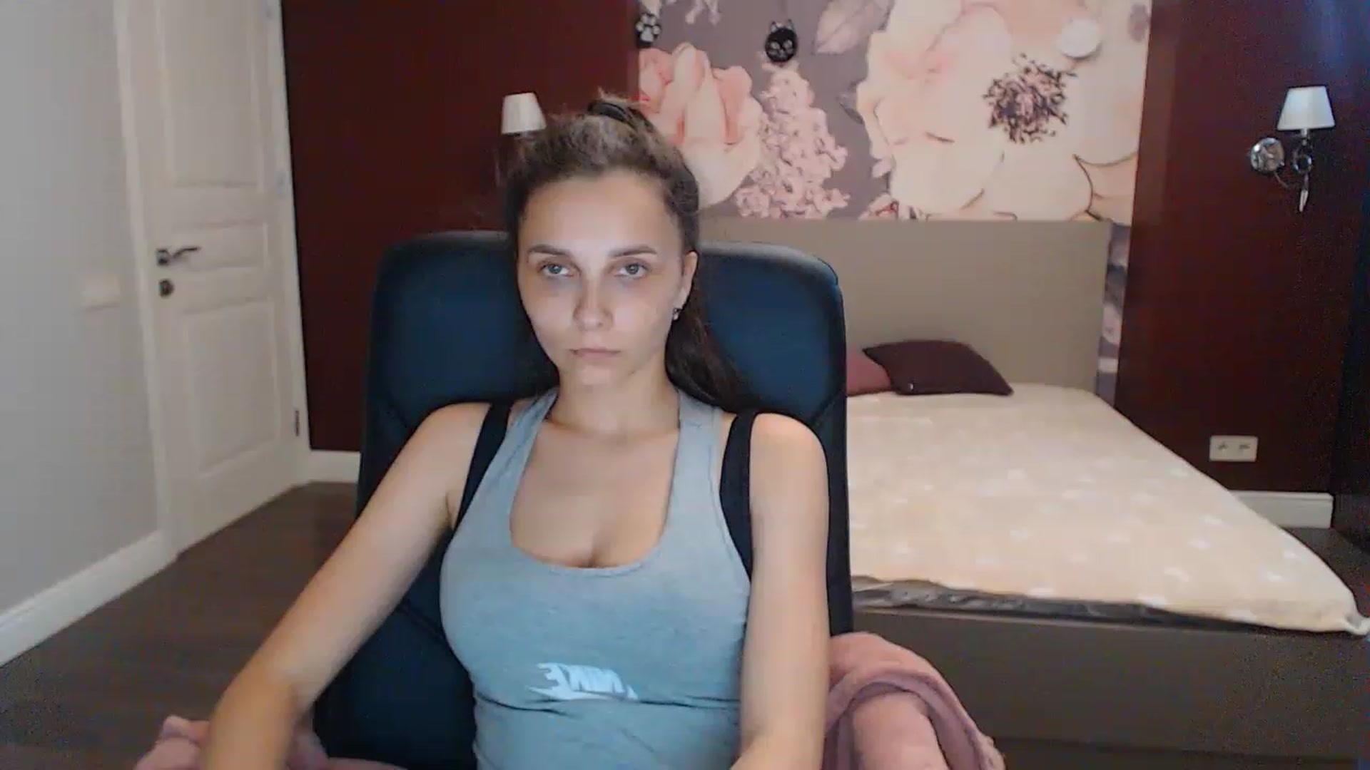 Gallery image thumbnail from Karina_Mils's myfreecams stream on, 06/26/2023, 10:50 image 4 of 20