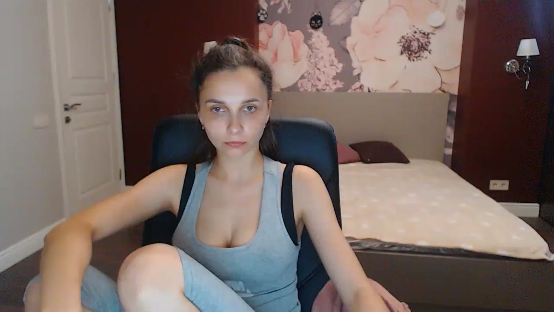 Gallery image thumbnail from Karina_Mils's myfreecams stream on, 06/26/2023, 10:50 image 14 of 20