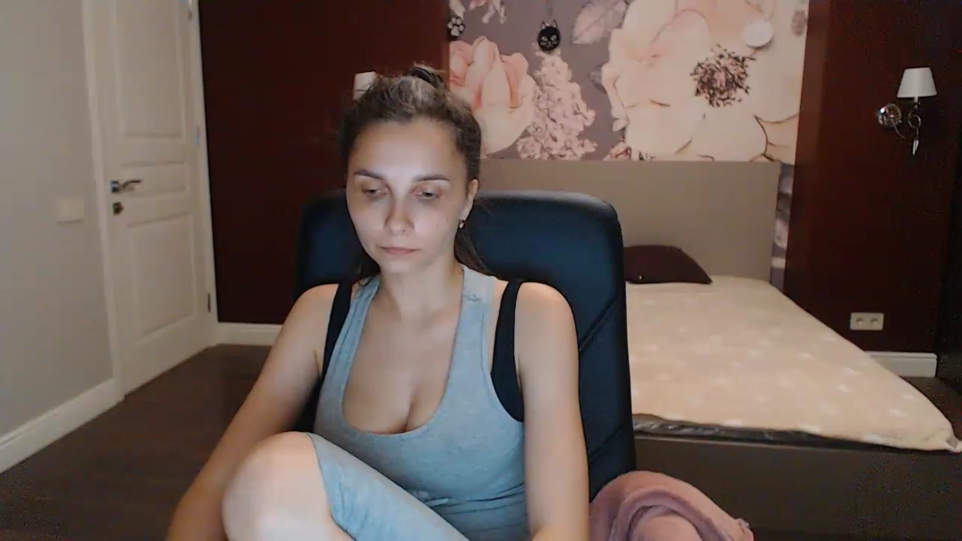 Gallery image thumbnail from Karina_Mils's myfreecams stream on, 06/26/2023, 10:50 image 17 of 20
