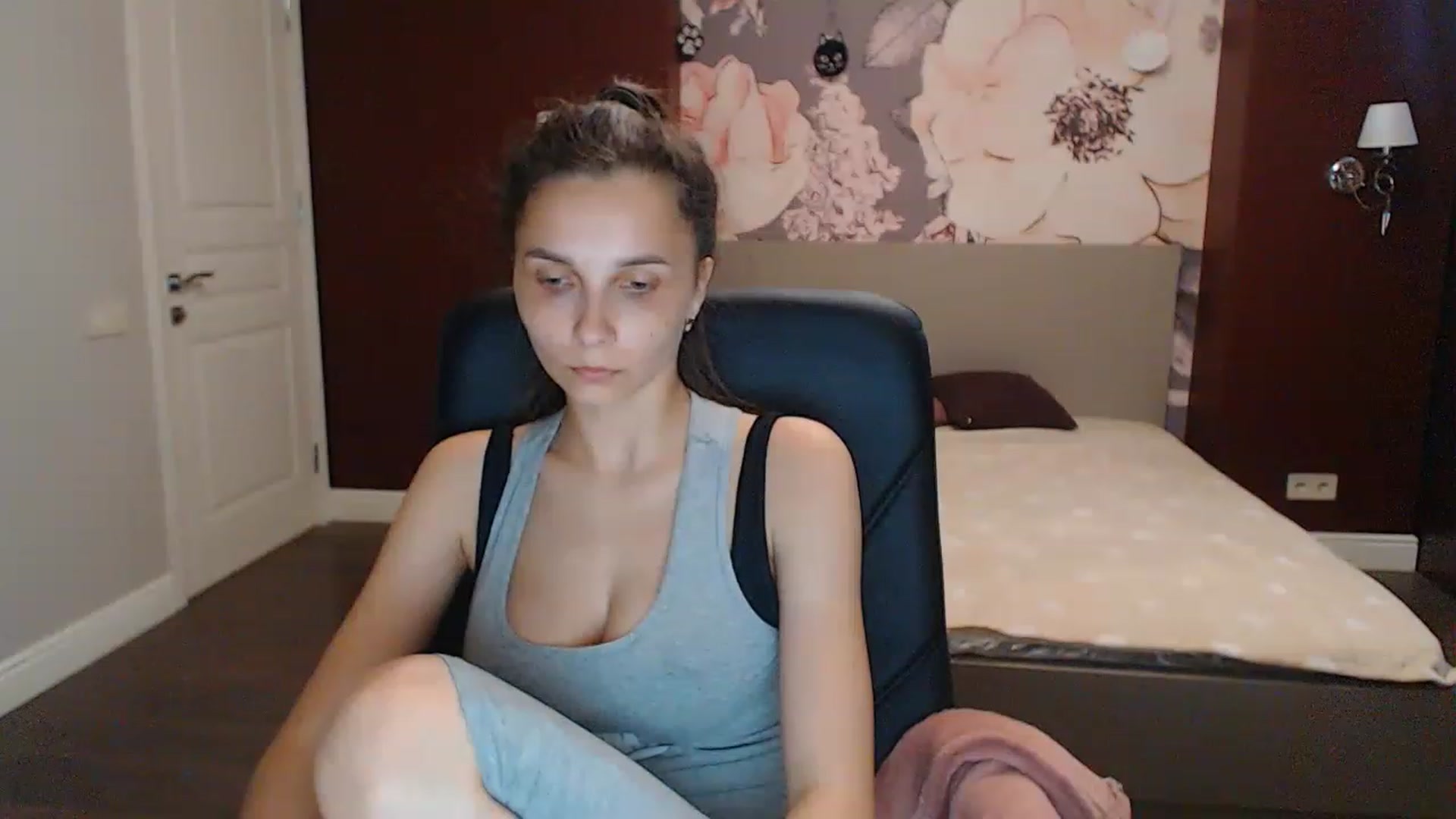 Gallery image thumbnail from Karina_Mils's myfreecams stream on, 06/26/2023, 10:50 image 16 of 20