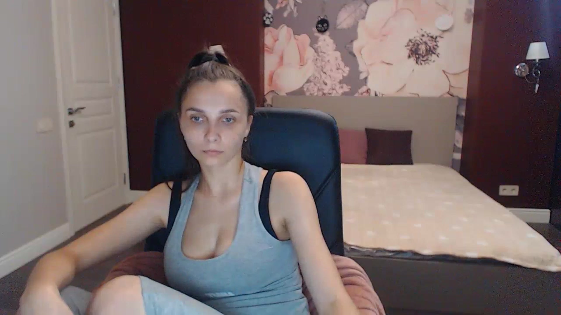 Gallery image thumbnail from Karina_Mils's myfreecams stream on, 06/29/2023, 07:09 image 4 of 20