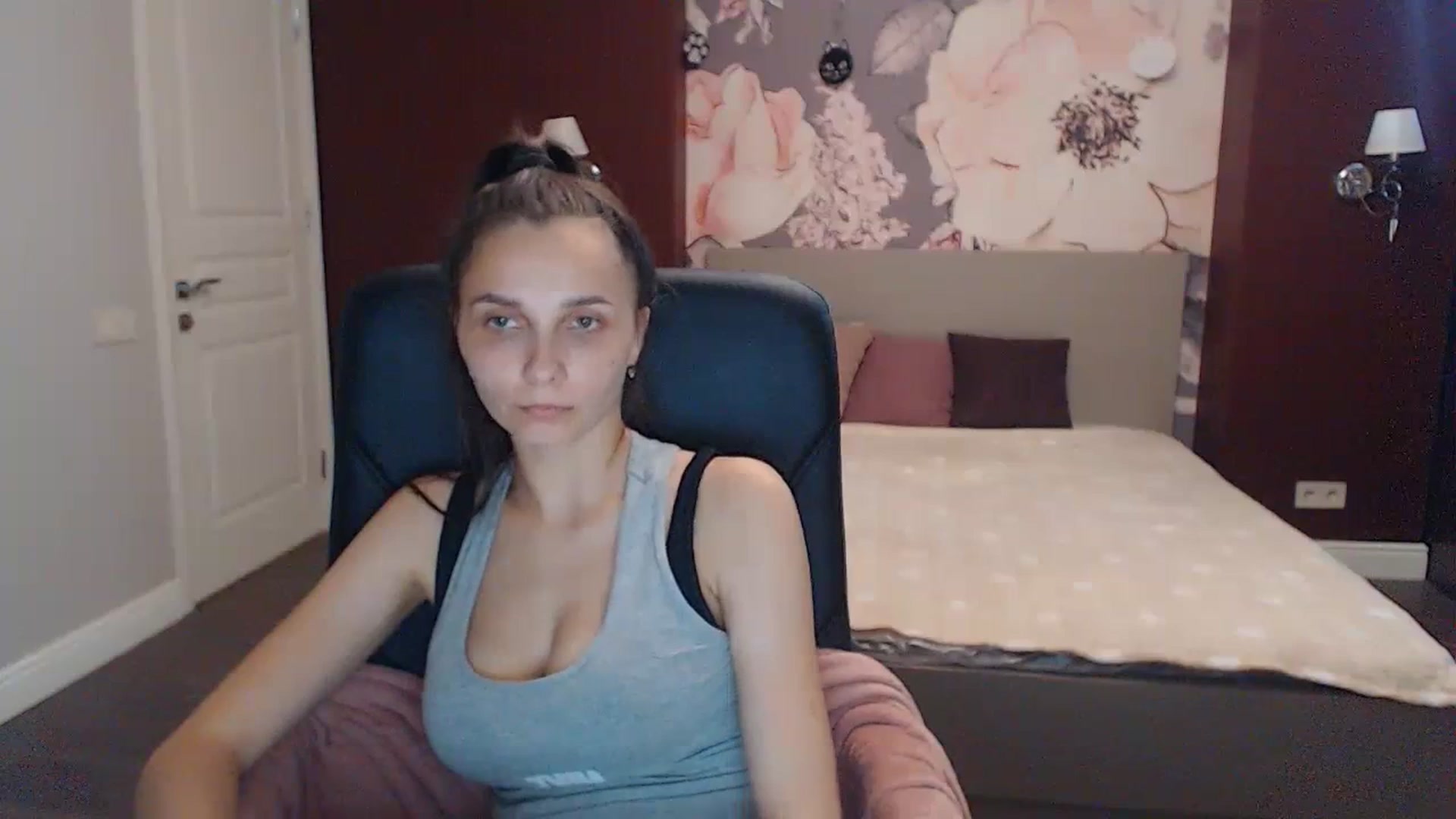 Gallery image thumbnail from Karina_Mils's myfreecams stream on, 06/29/2023, 07:09 image 7 of 20