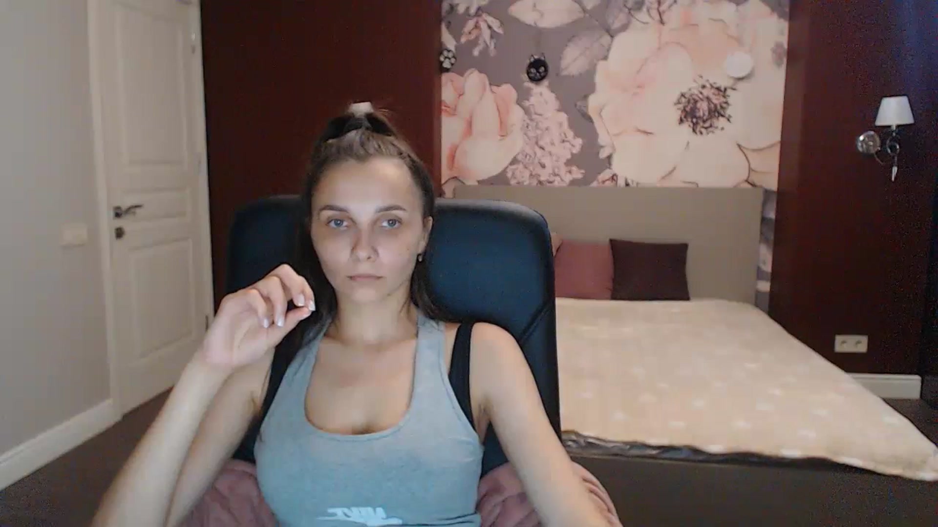 Gallery image thumbnail from Karina_Mils's myfreecams stream on, 06/29/2023, 07:09 image 13 of 20