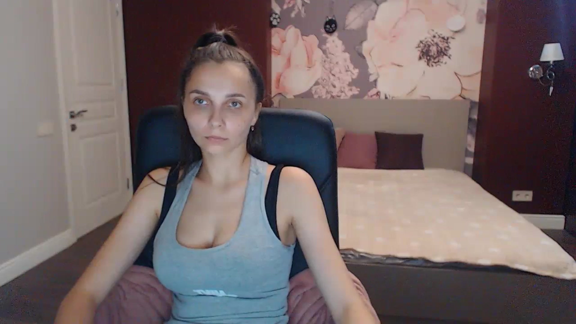 Gallery image thumbnail from Karina_Mils's myfreecams stream on, 06/29/2023, 07:09 image 9 of 20
