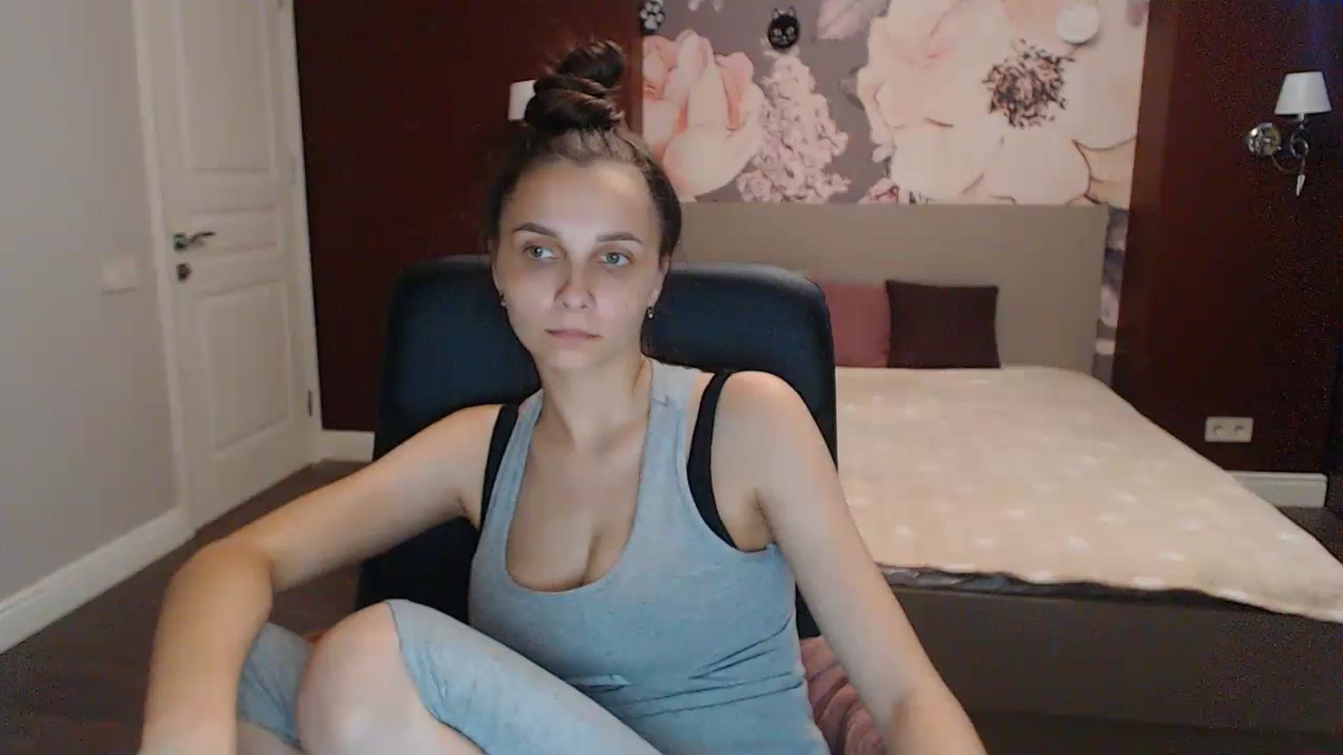 Gallery image thumbnail from Karina_Mils's myfreecams stream on, 06/29/2023, 07:09 image 18 of 20