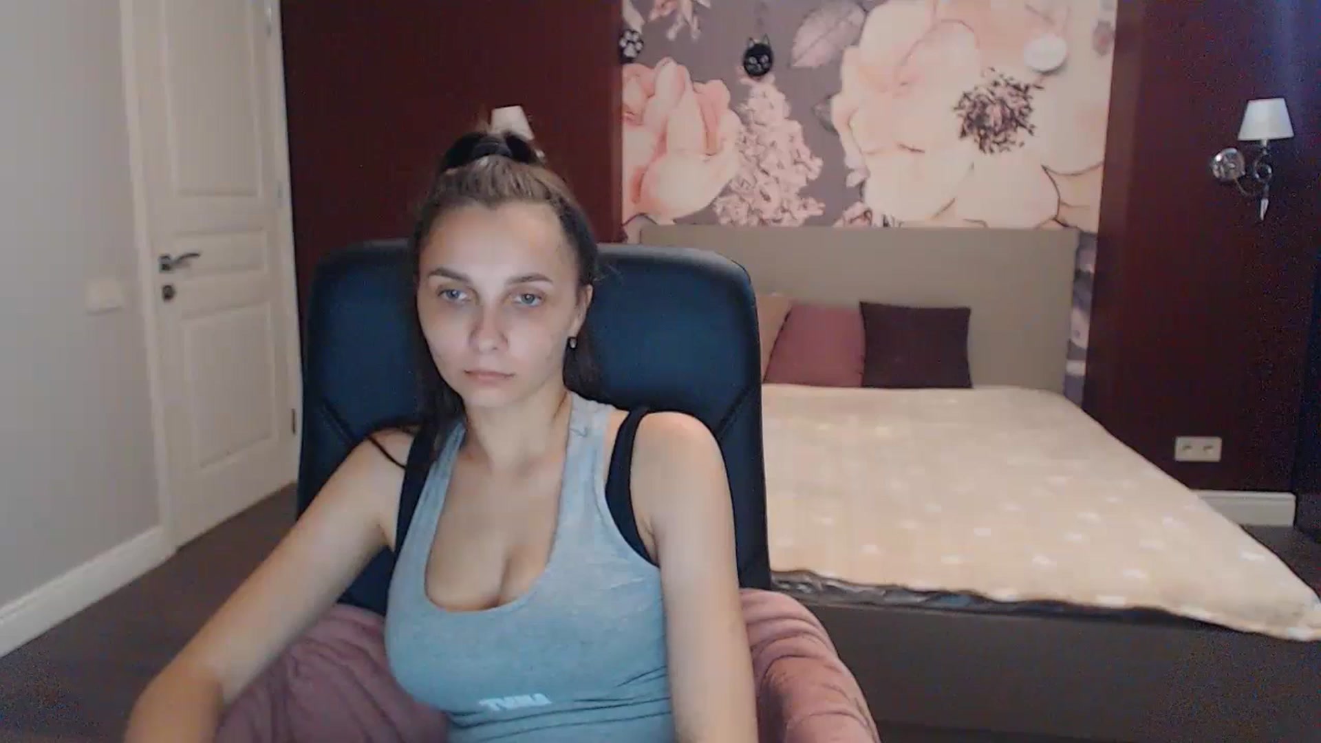 Gallery image thumbnail from Karina_Mils's myfreecams stream on, 06/29/2023, 07:09 image 8 of 20