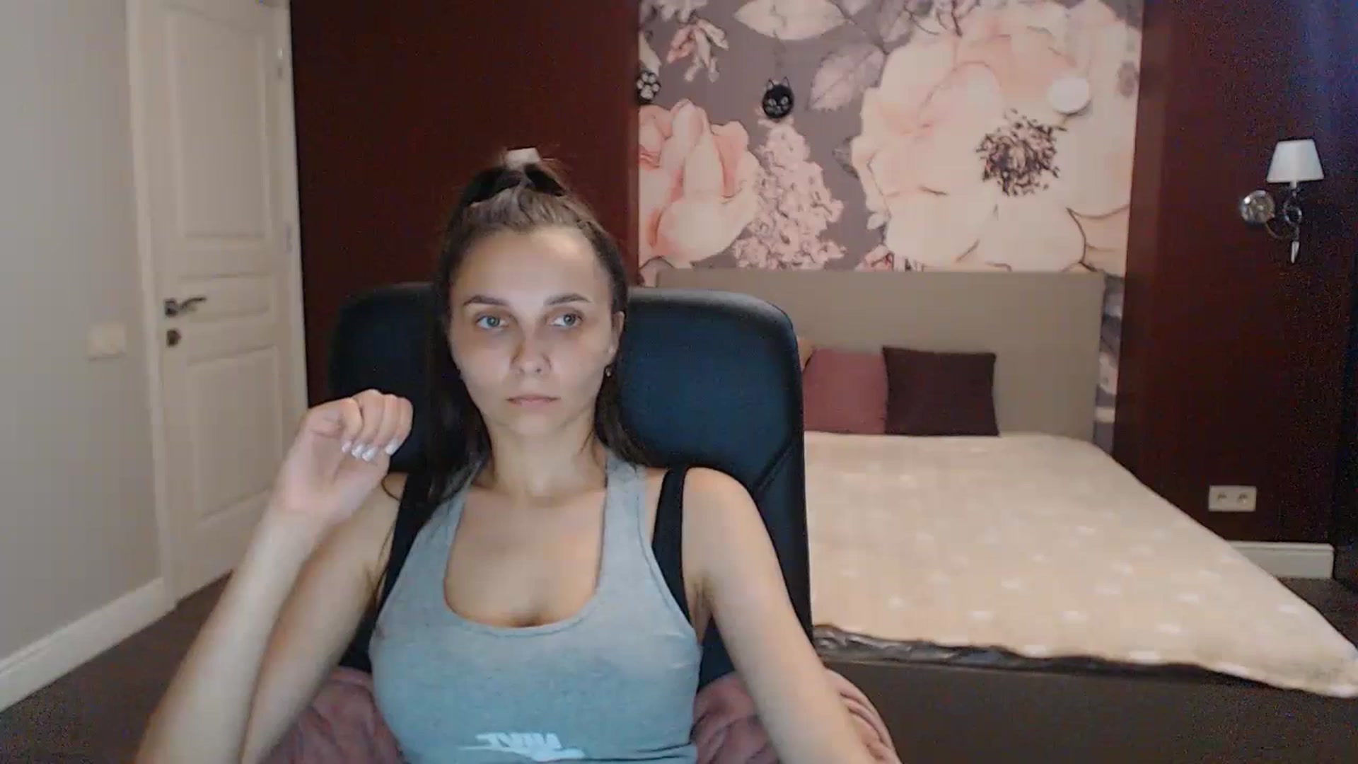 Gallery image thumbnail from Karina_Mils's myfreecams stream on, 06/29/2023, 07:09 image 12 of 20